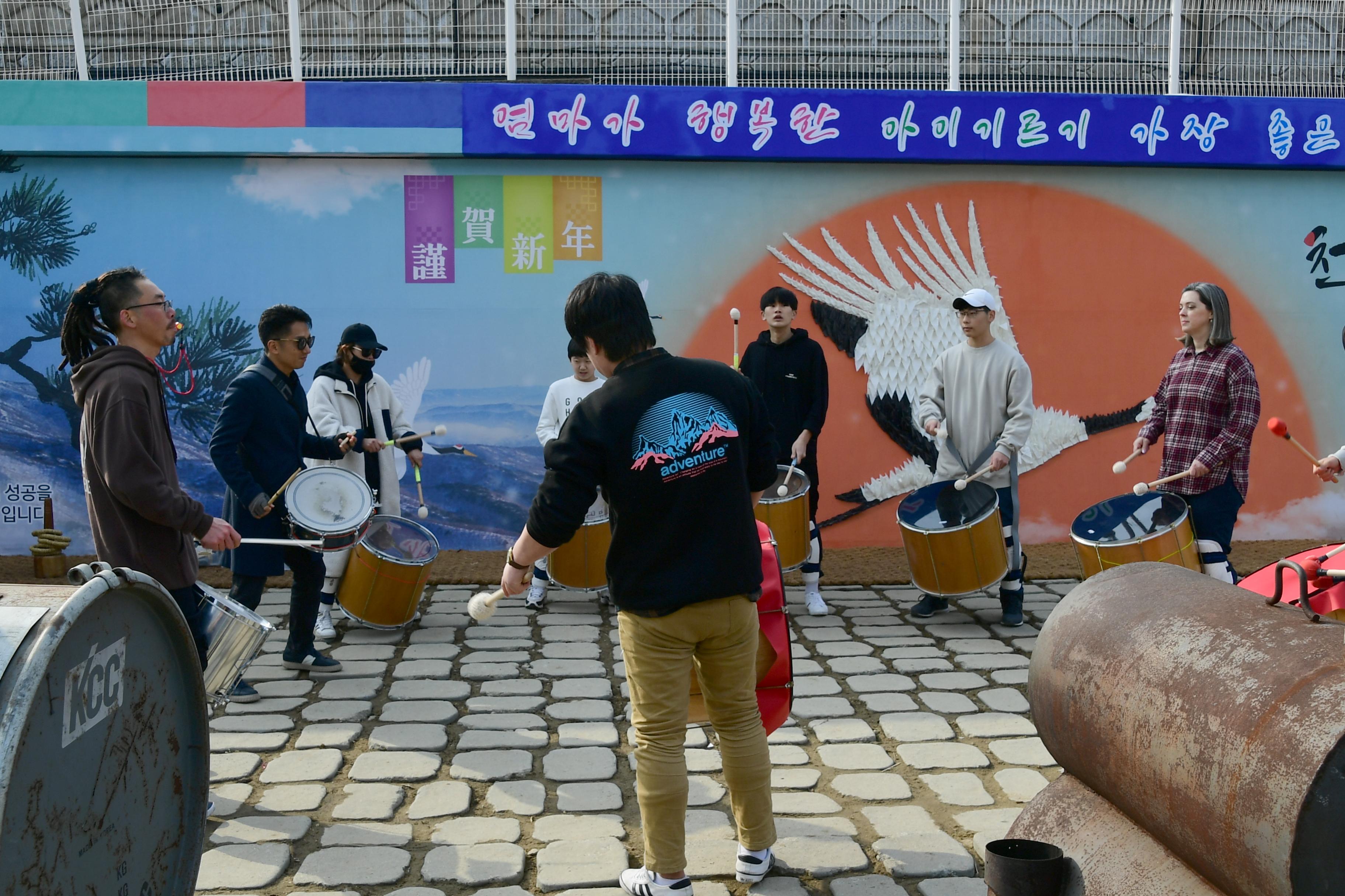 2020 화천산천어축제 민속문화촌장 바투카다 공연 전경 의 사진