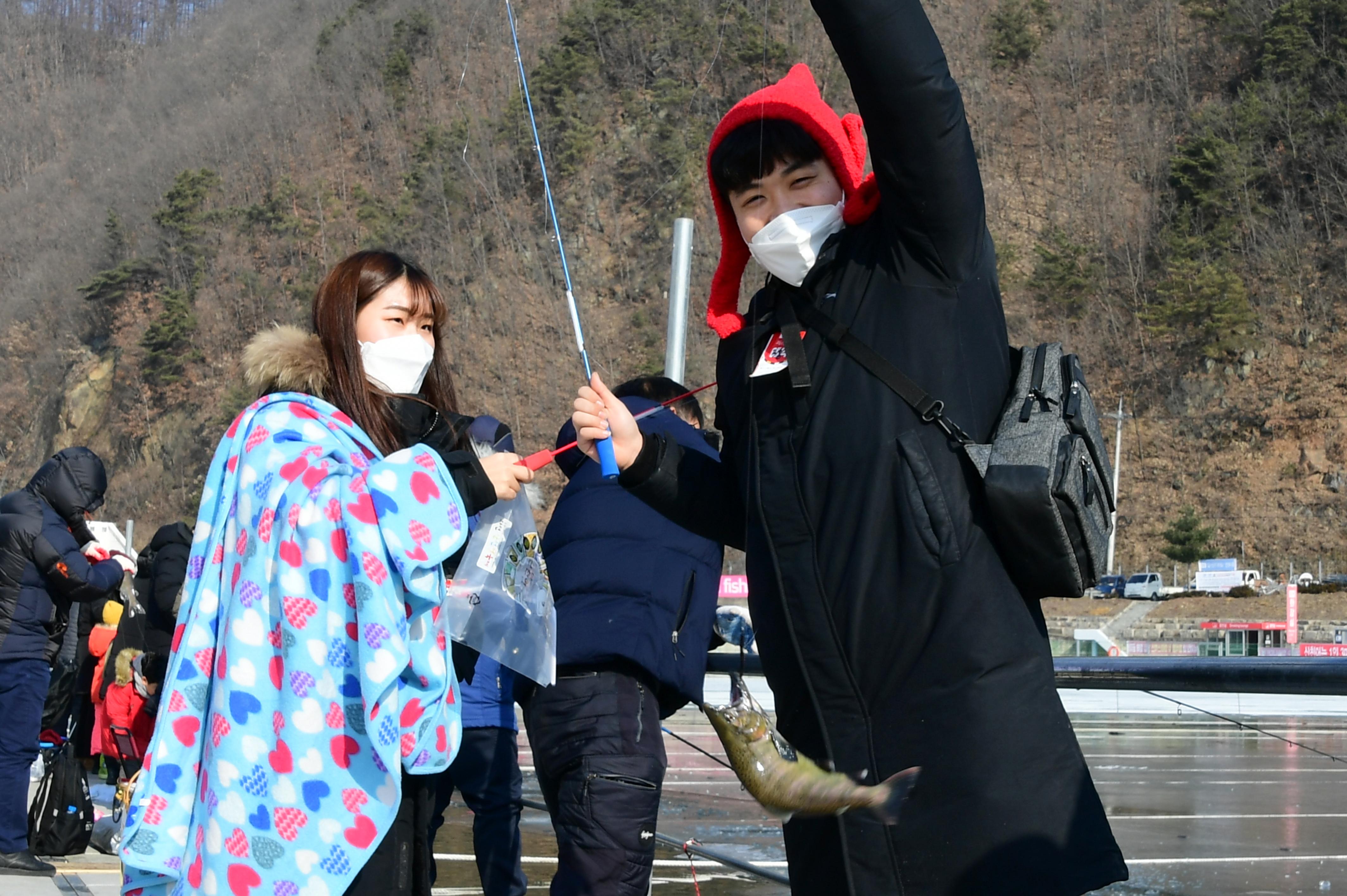 2020 화천산천어축제 산천어 예약낚시터 전경 의 사진