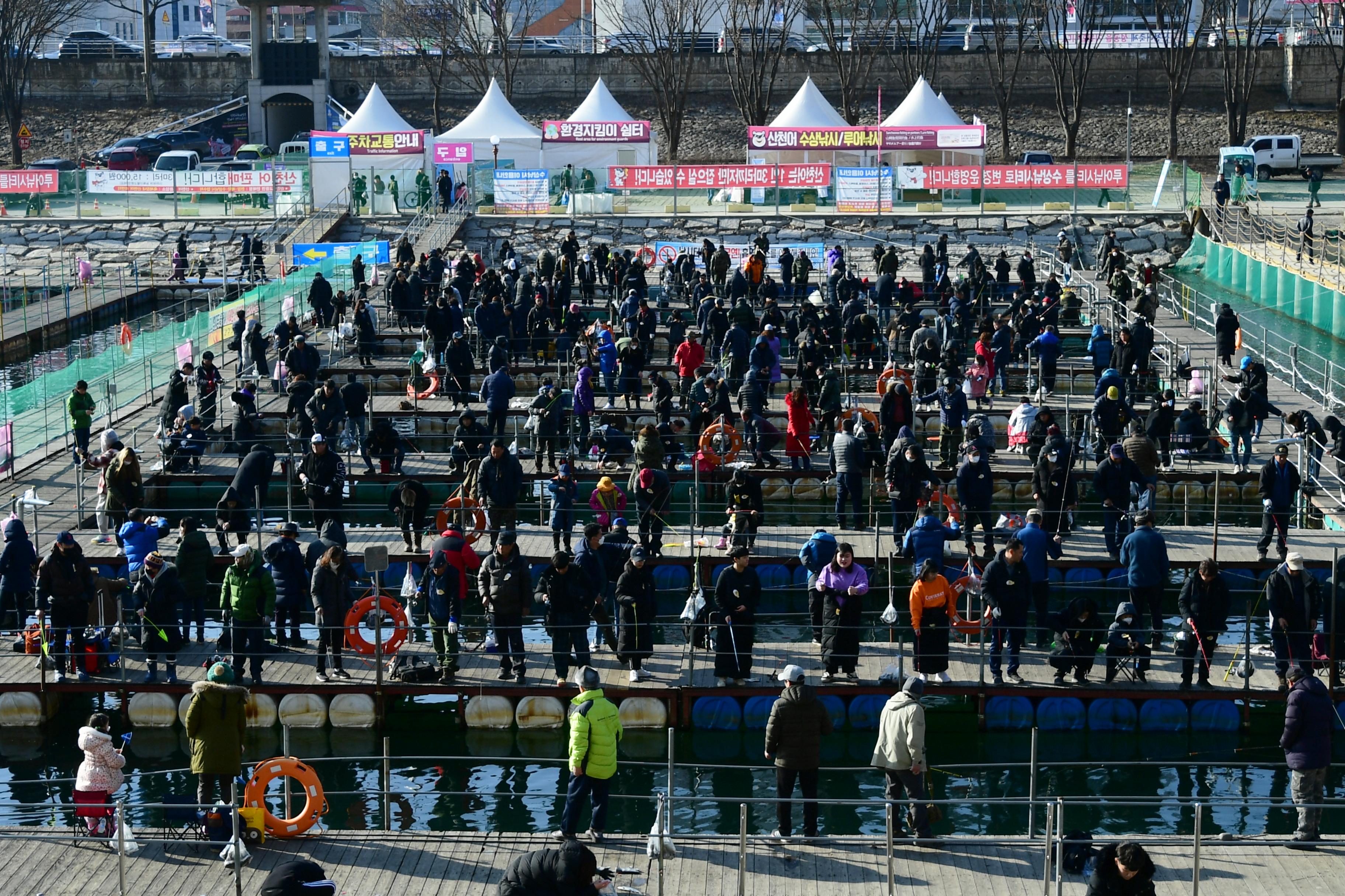 2020 화천산천어축제 수상 낚시터 전경 사진