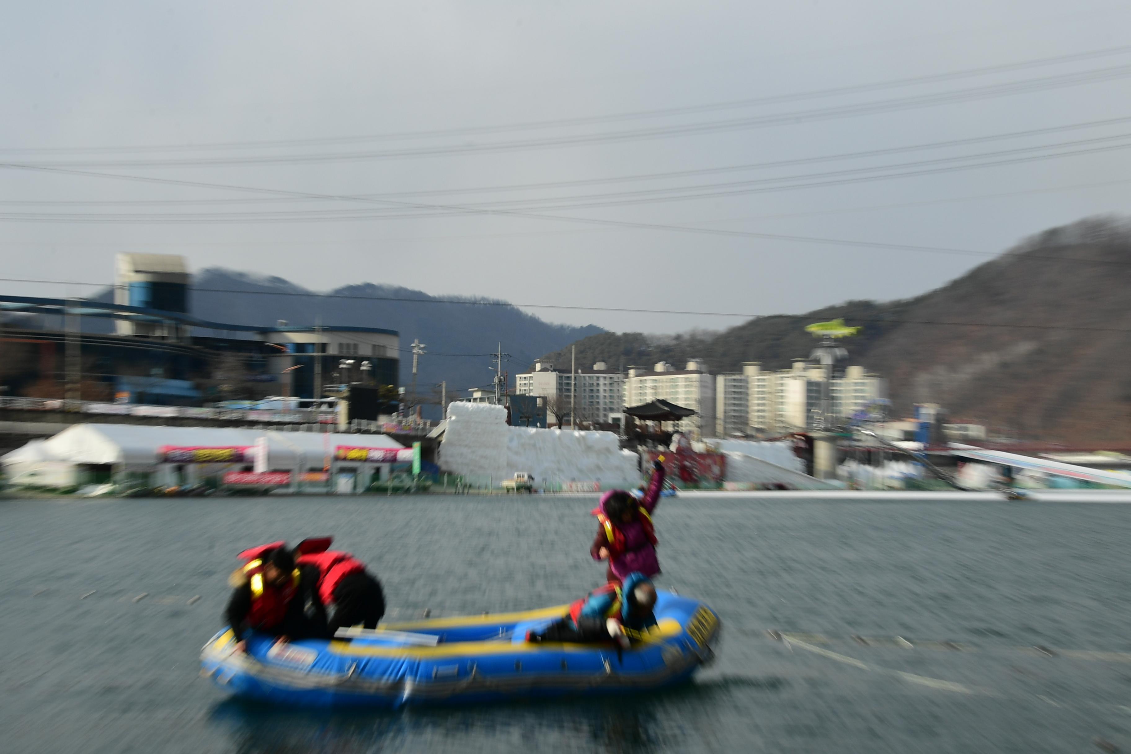 2020 화천산천어축제 직원 산천어 수상낚시대회 의 사진