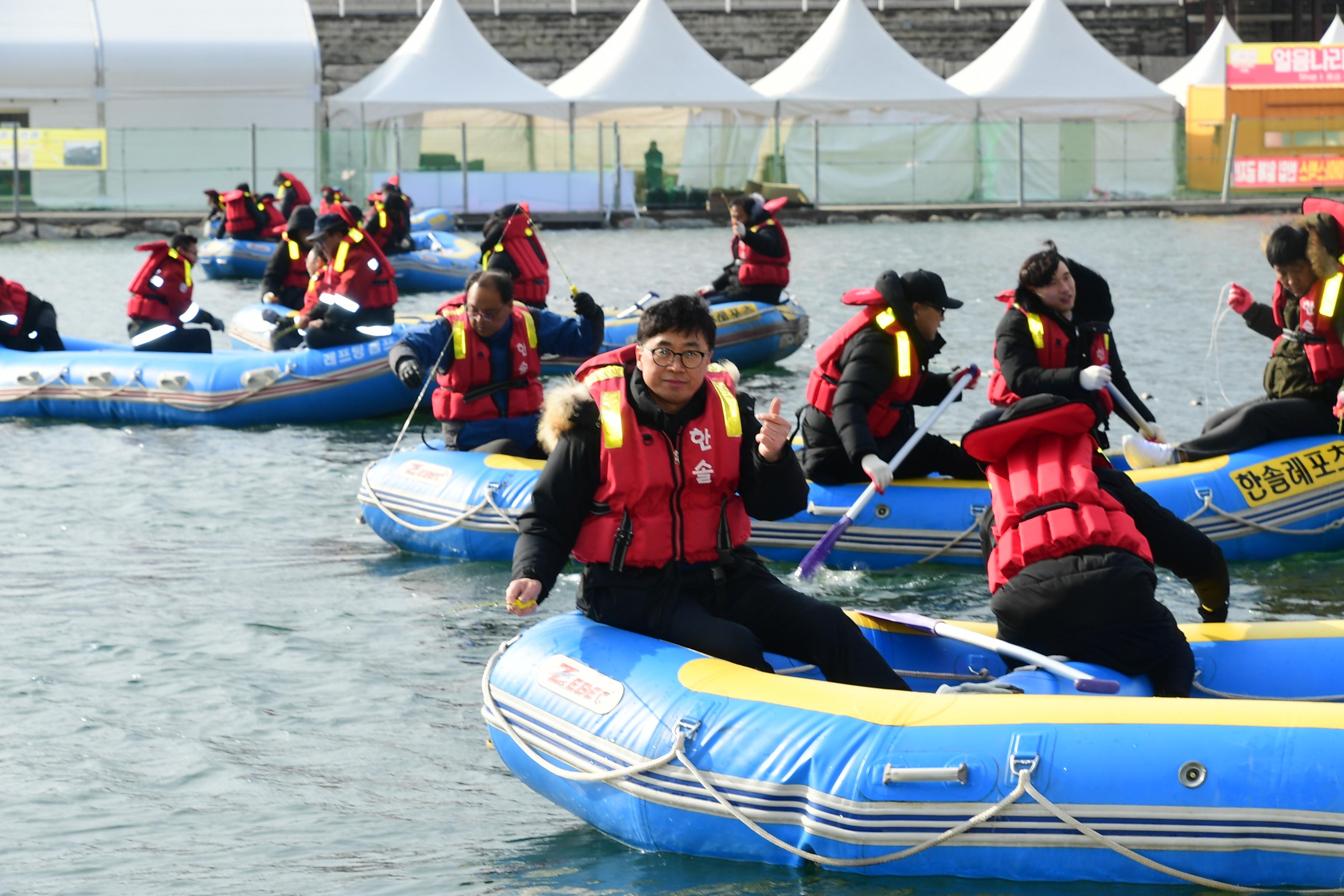 2020 화천산천어축제 직원 산천어 수상낚시대회 의 사진