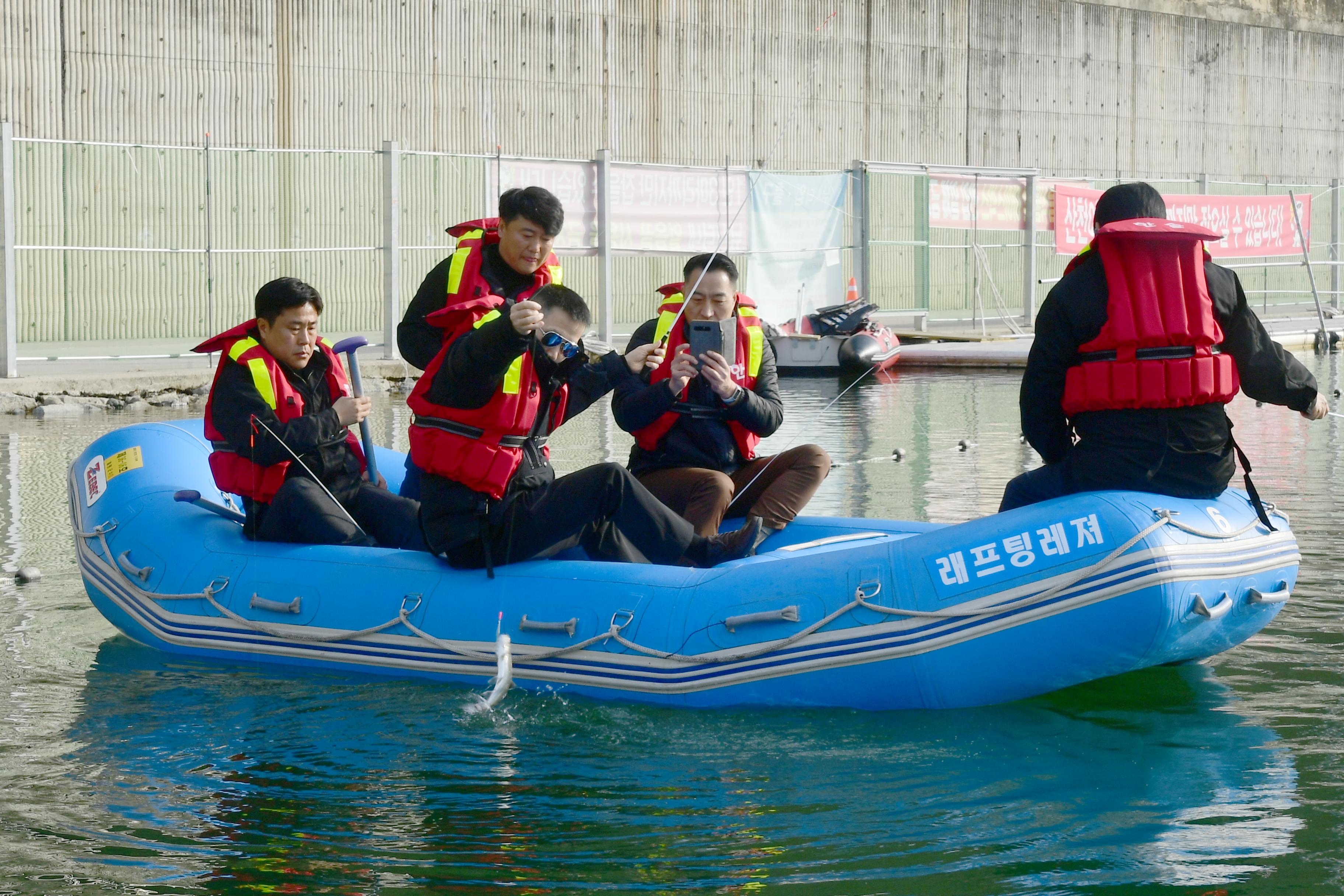 2020 화천산천어축제 육군 제7보병사단 산천어 선상낚시터 체험 의 사진