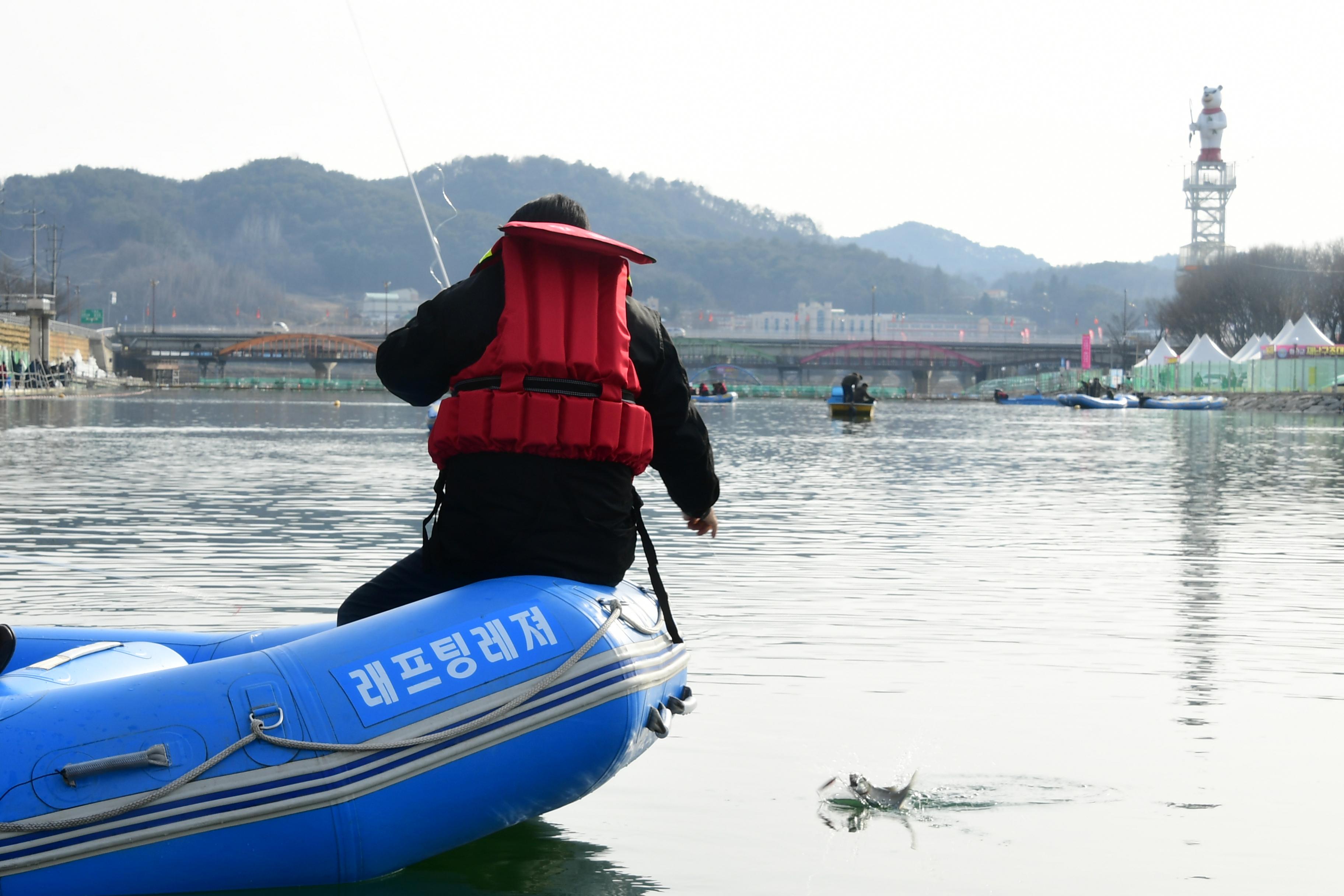 2020 화천산천어축제 육군 제7보병사단 산천어 선상낚시터 체험 의 사진