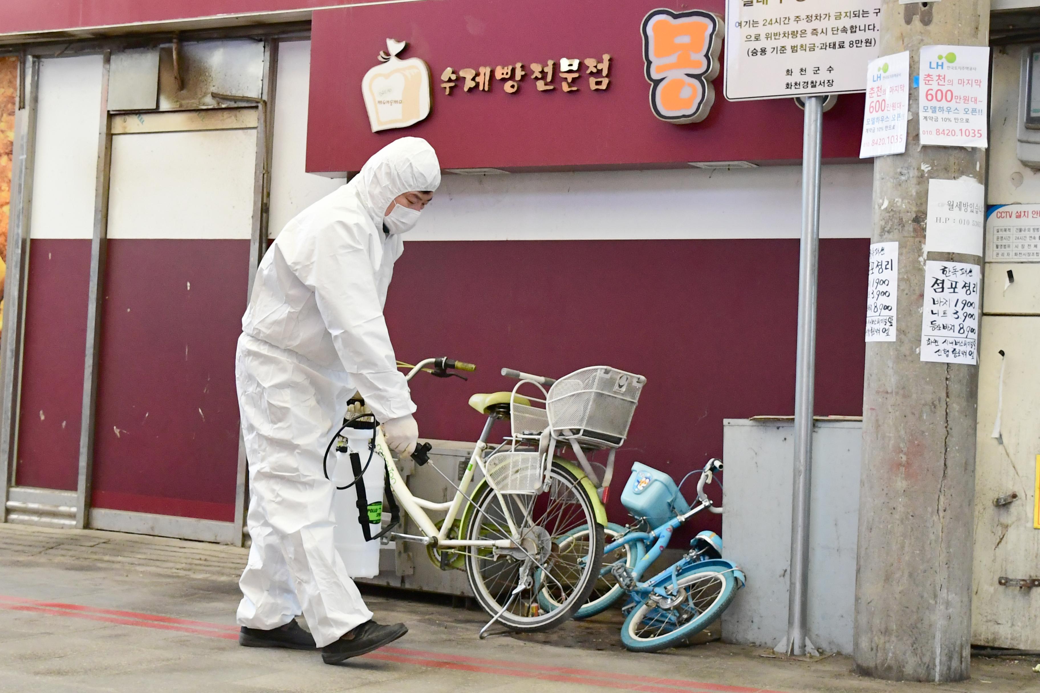 2020 코로나19 확산방지를 위한 전통시장 방역 의 사진