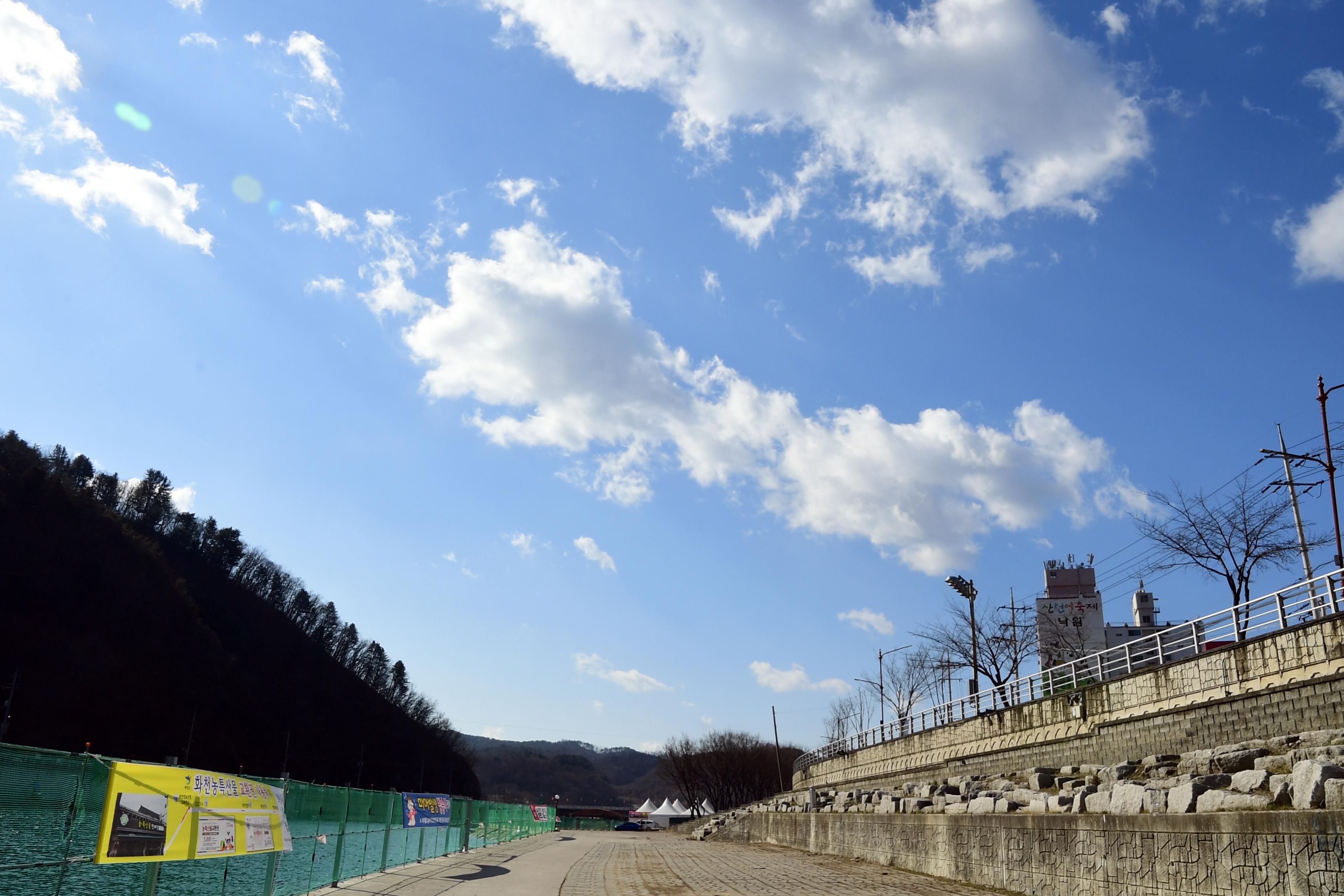 2019 화천산천어축제장 어망 수거작업 전경 의 사진