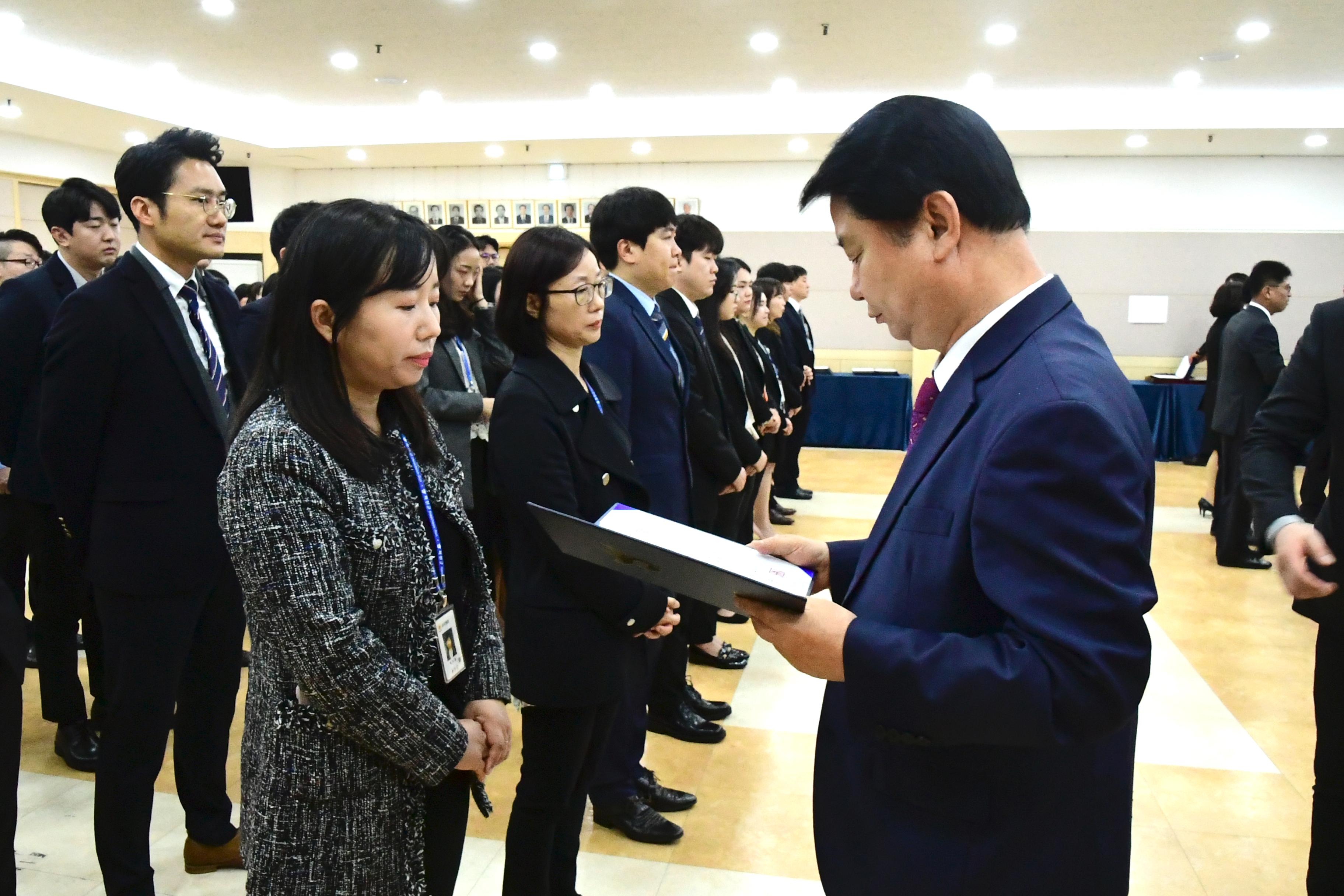 2020 화천군 인사발령자 임용장 수여식 의 사진