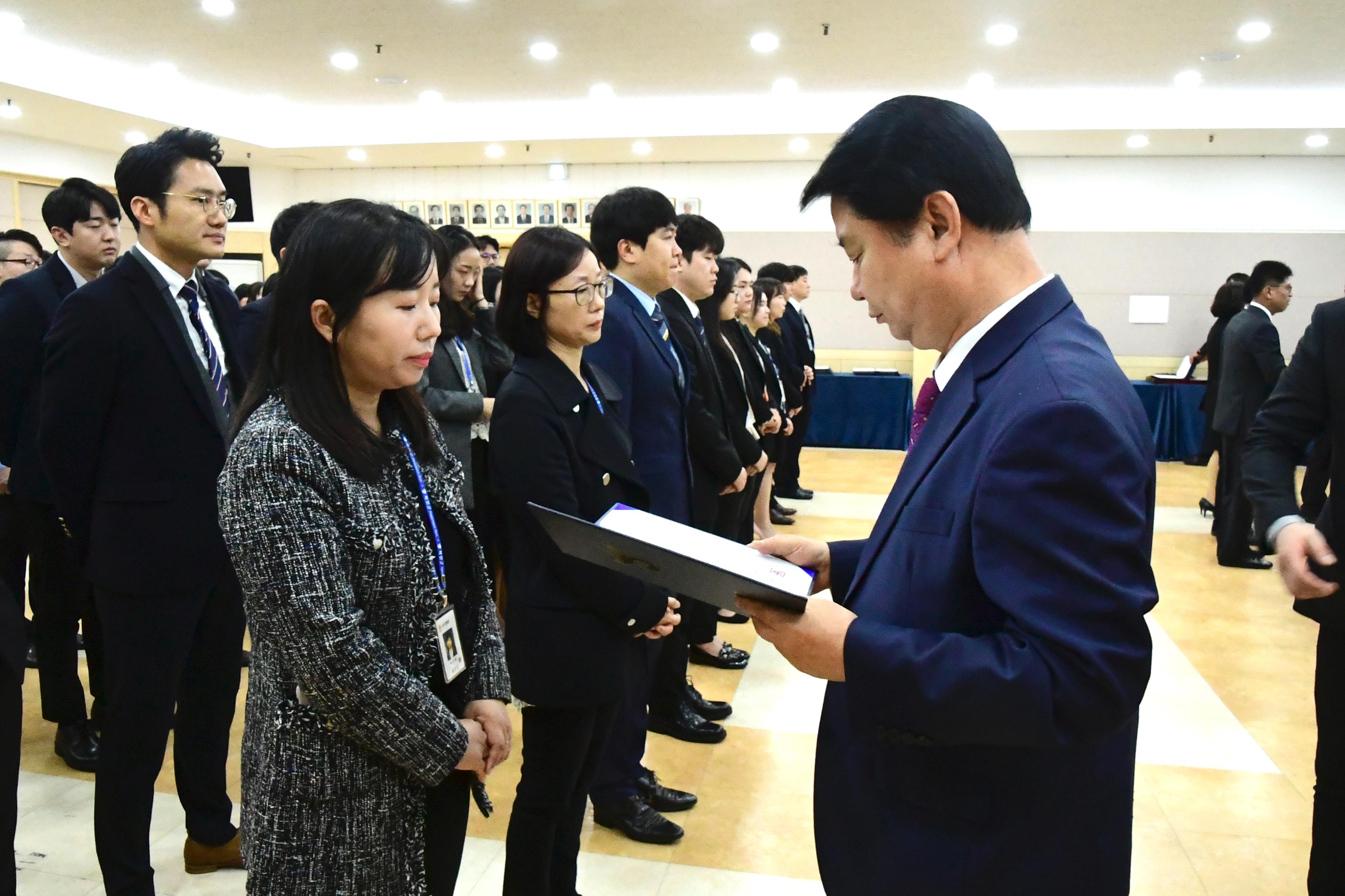 2020 화천군 인사발령자 임용장 수여식 의 사진