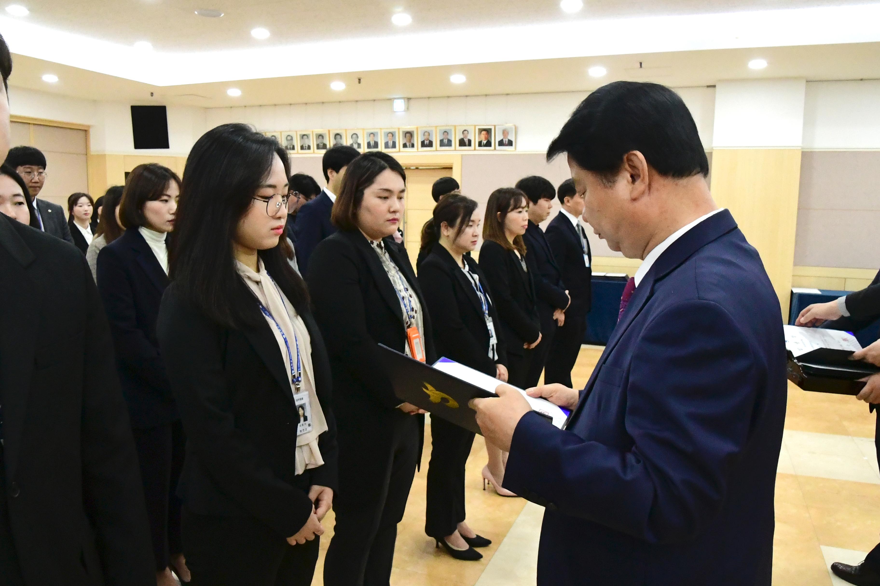 2020 화천군 인사발령자 임용장 수여식 의 사진