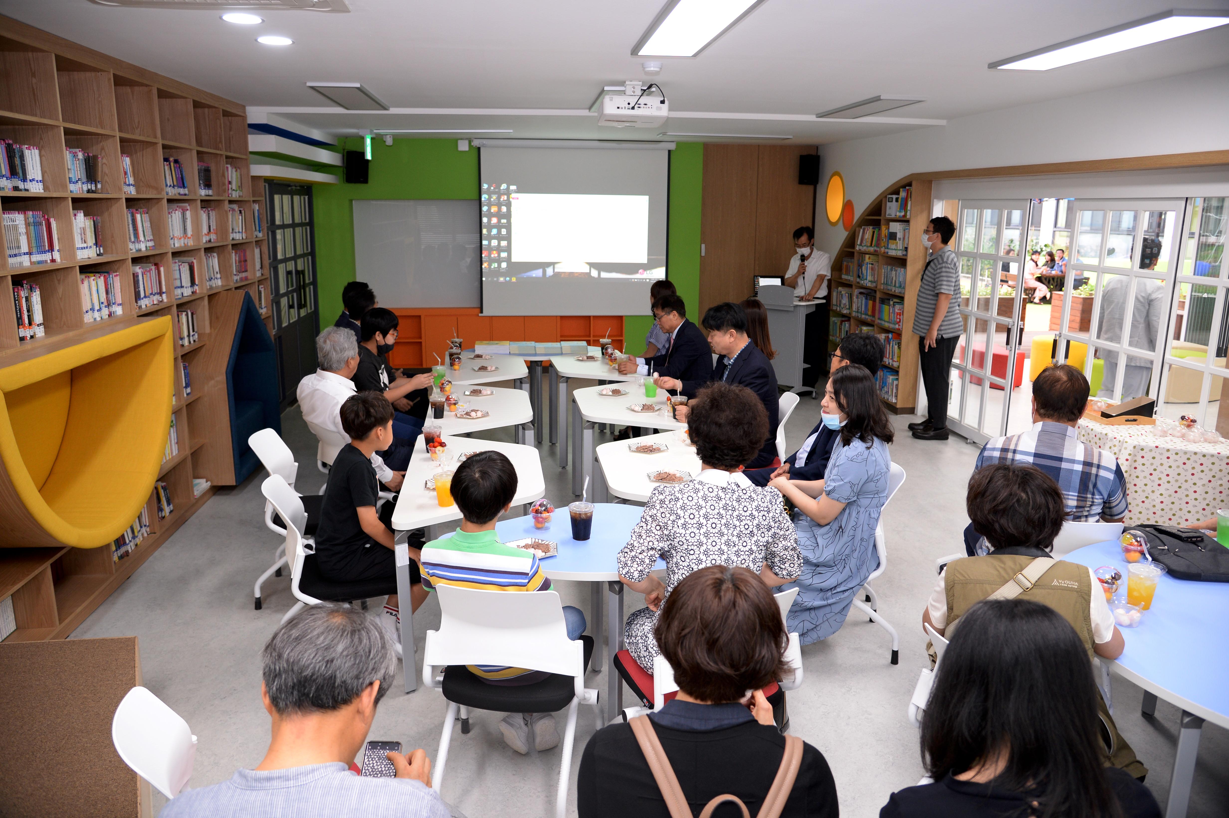 2020 화천초등학교 도서관 놀이터 개관식 의 사진