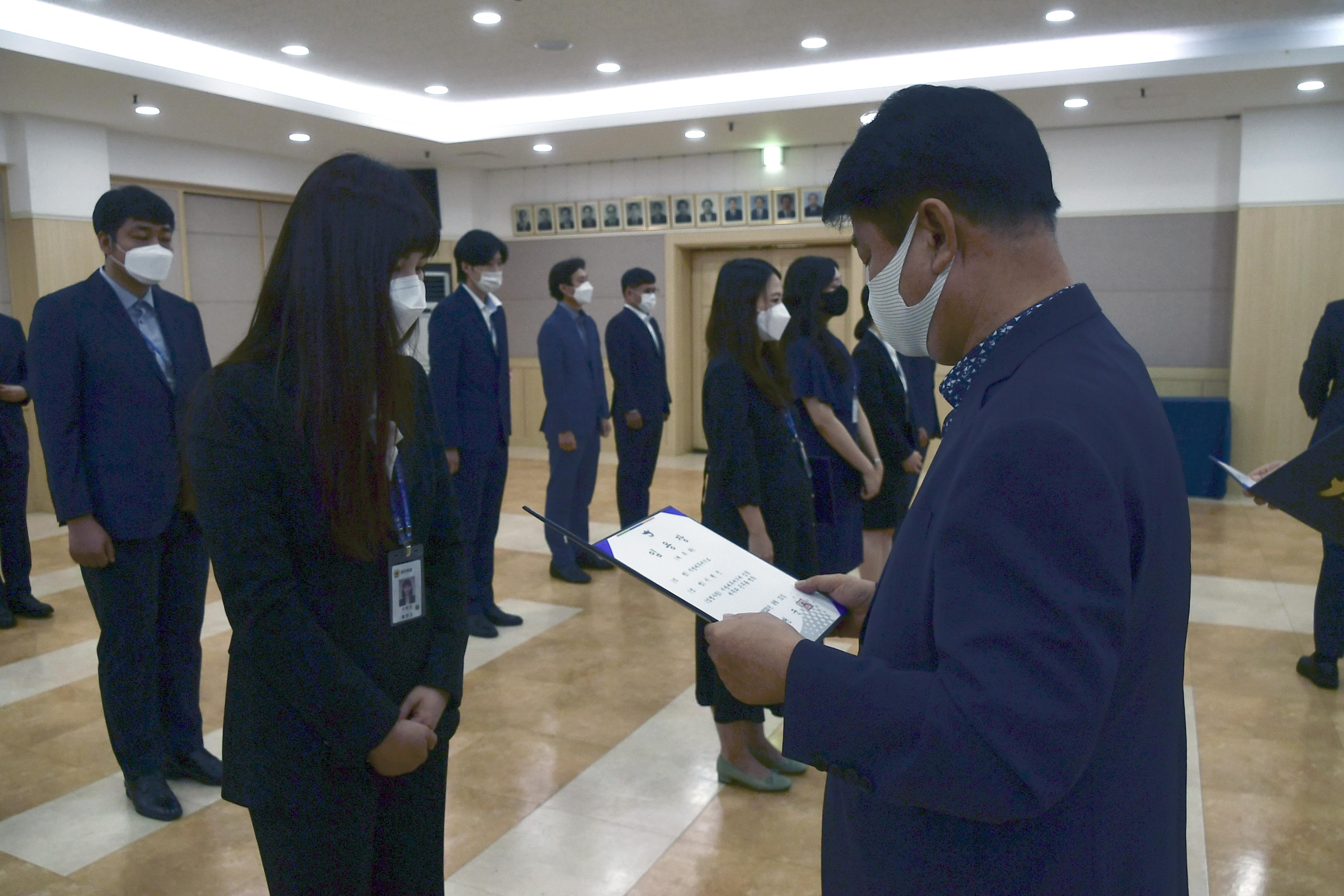 2020 화천군 인사발령자 임용장 수여식 의 사진