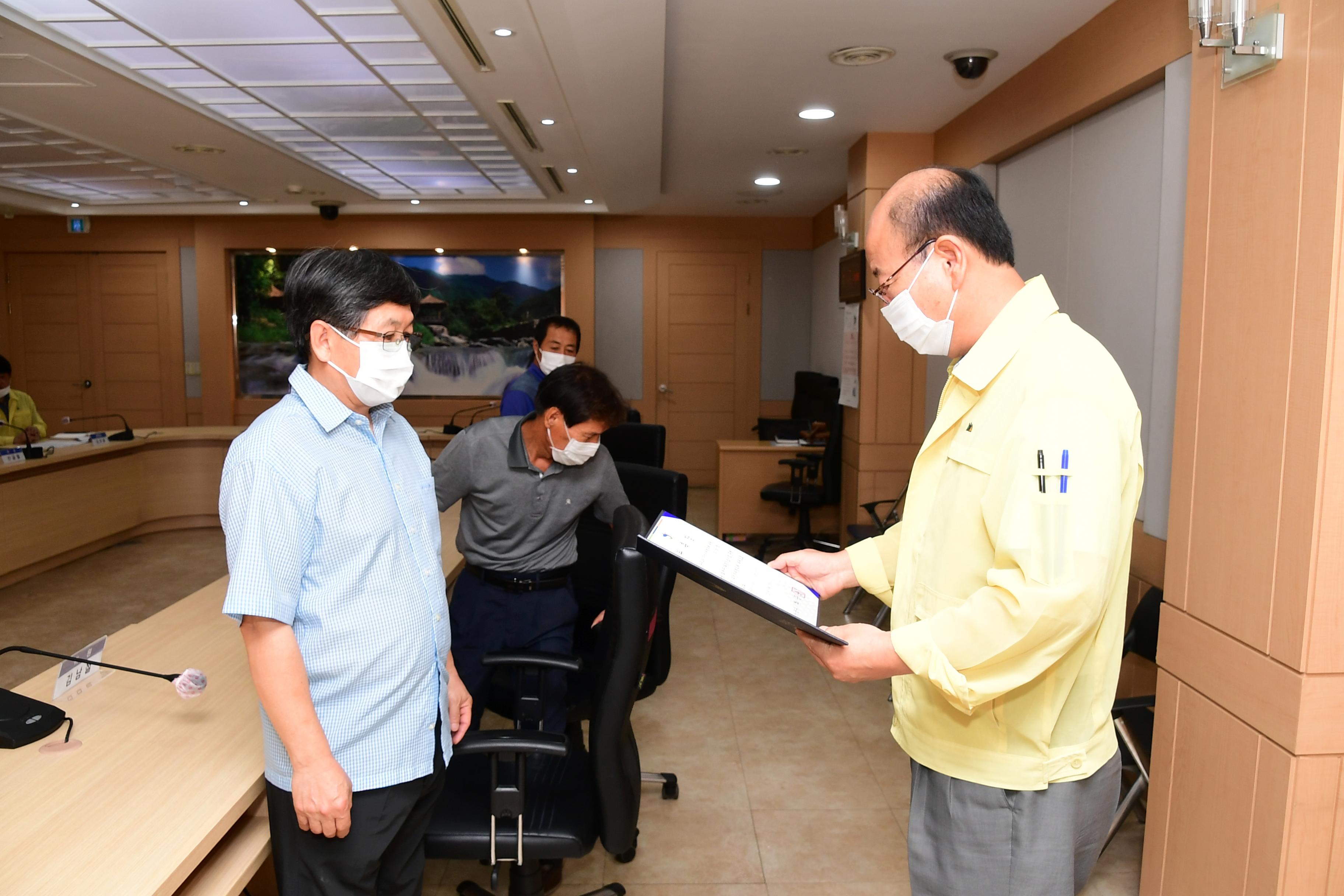 2020 화천군 환경기초시설 주변영향지역 주민지원협의체 위촉식 의 사진