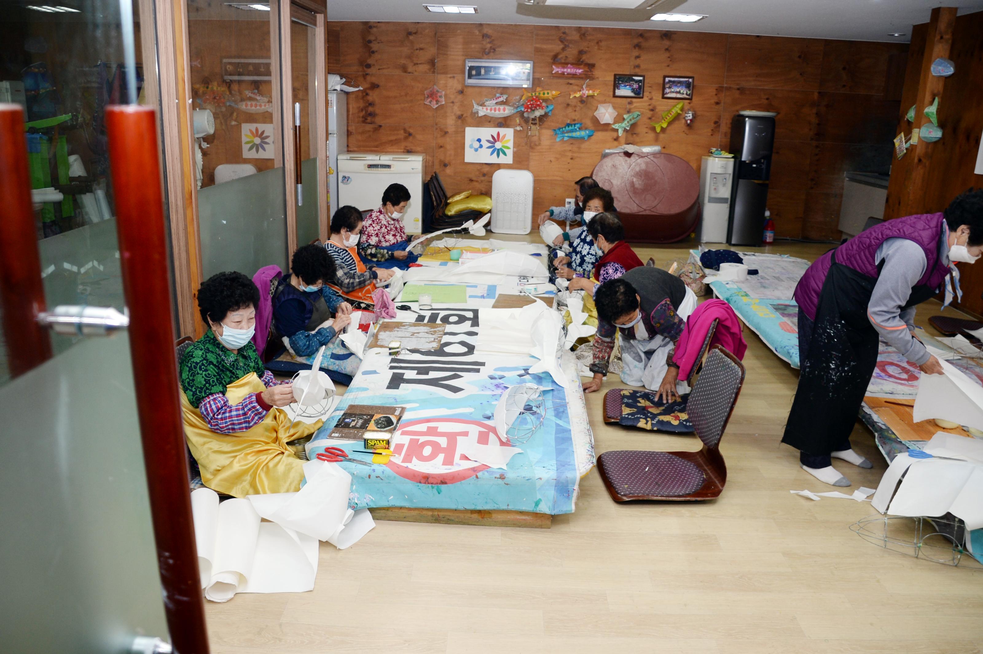 2020 화천산천어공방 산천어등 제작현장 의 사진