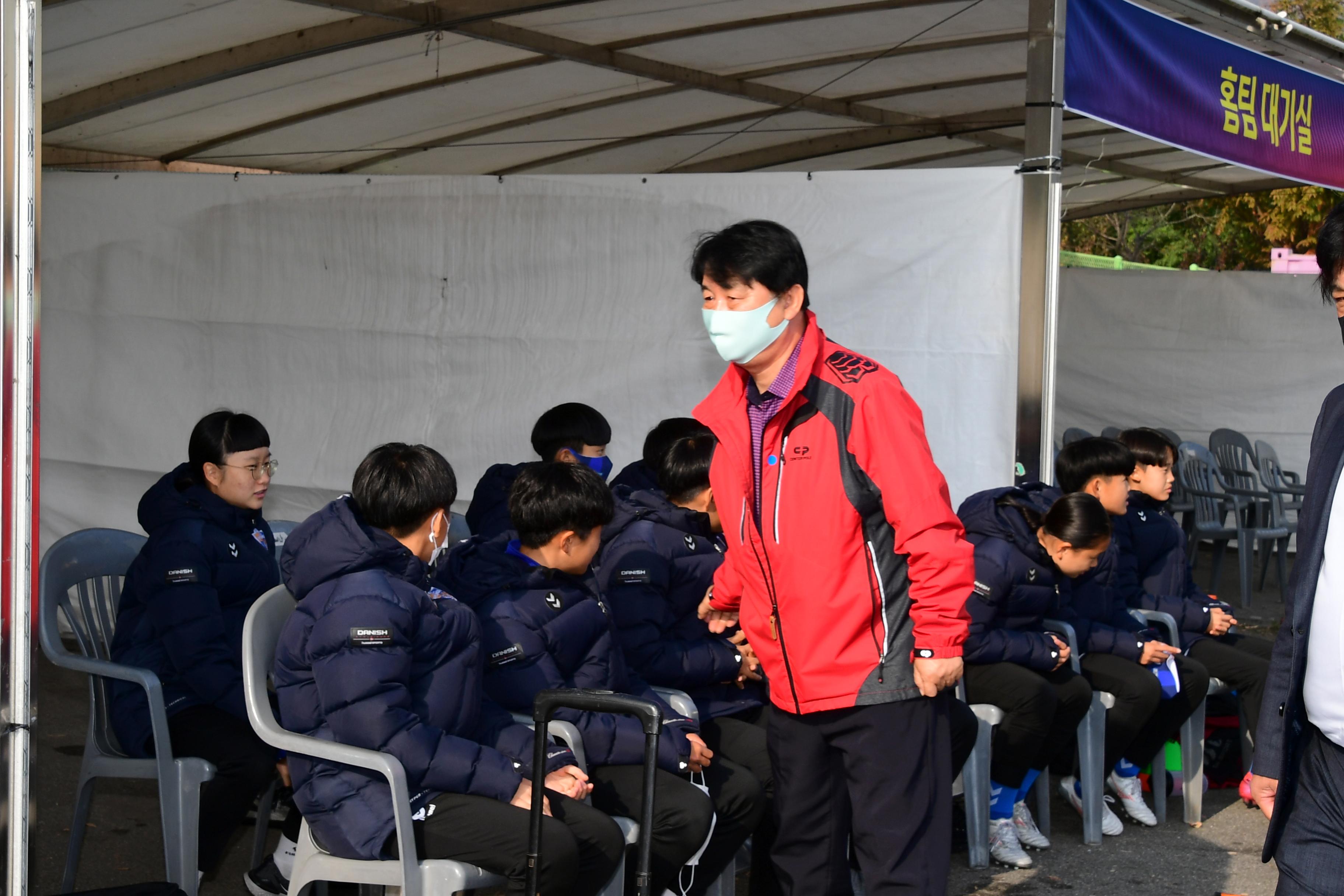 2020 춘계 한국여자축구연맹전 선수단 격려 의 사진