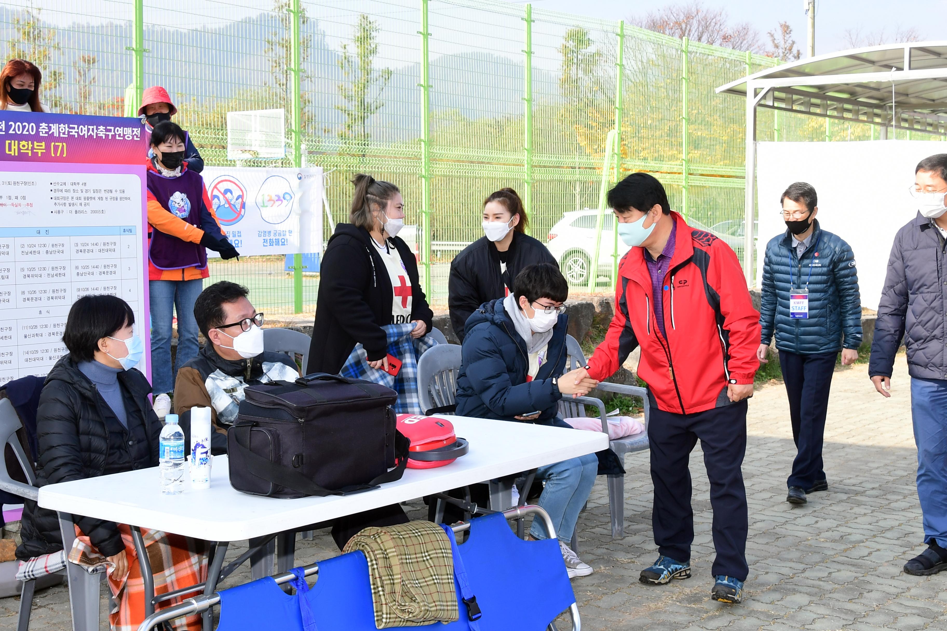 2020 춘계 한국여자축구연맹전 선수단 격려 의 사진