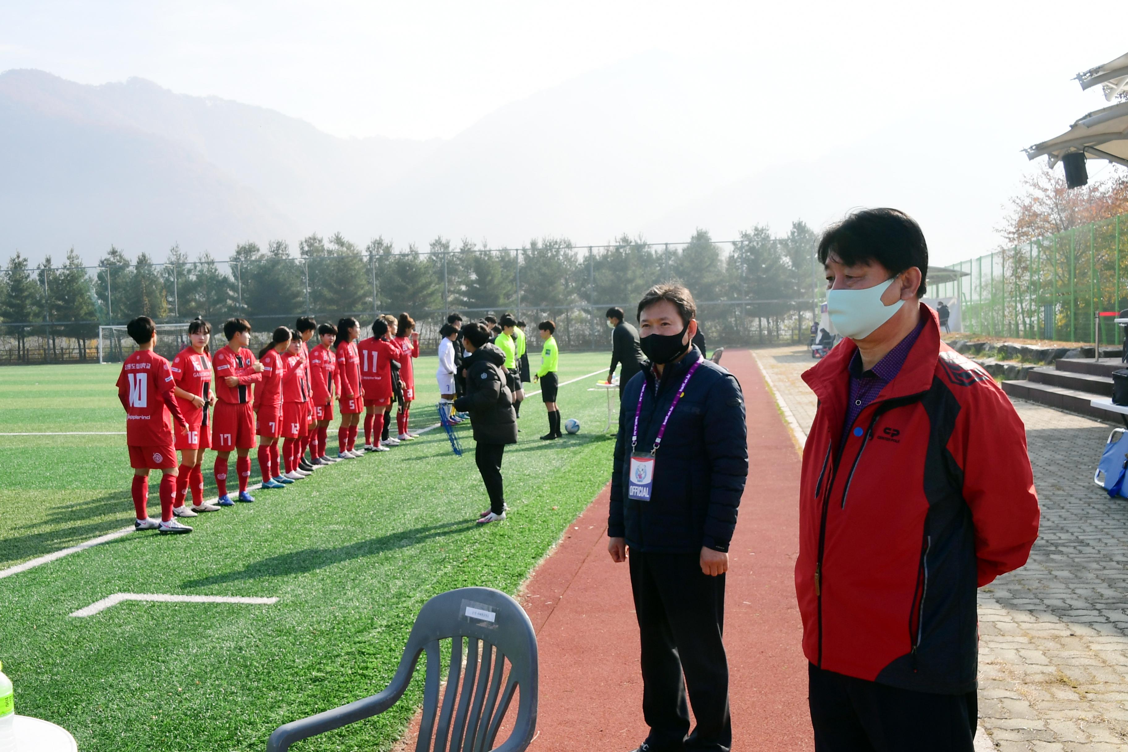 2020 춘계 한국여자축구연맹전 선수단 격려 의 사진