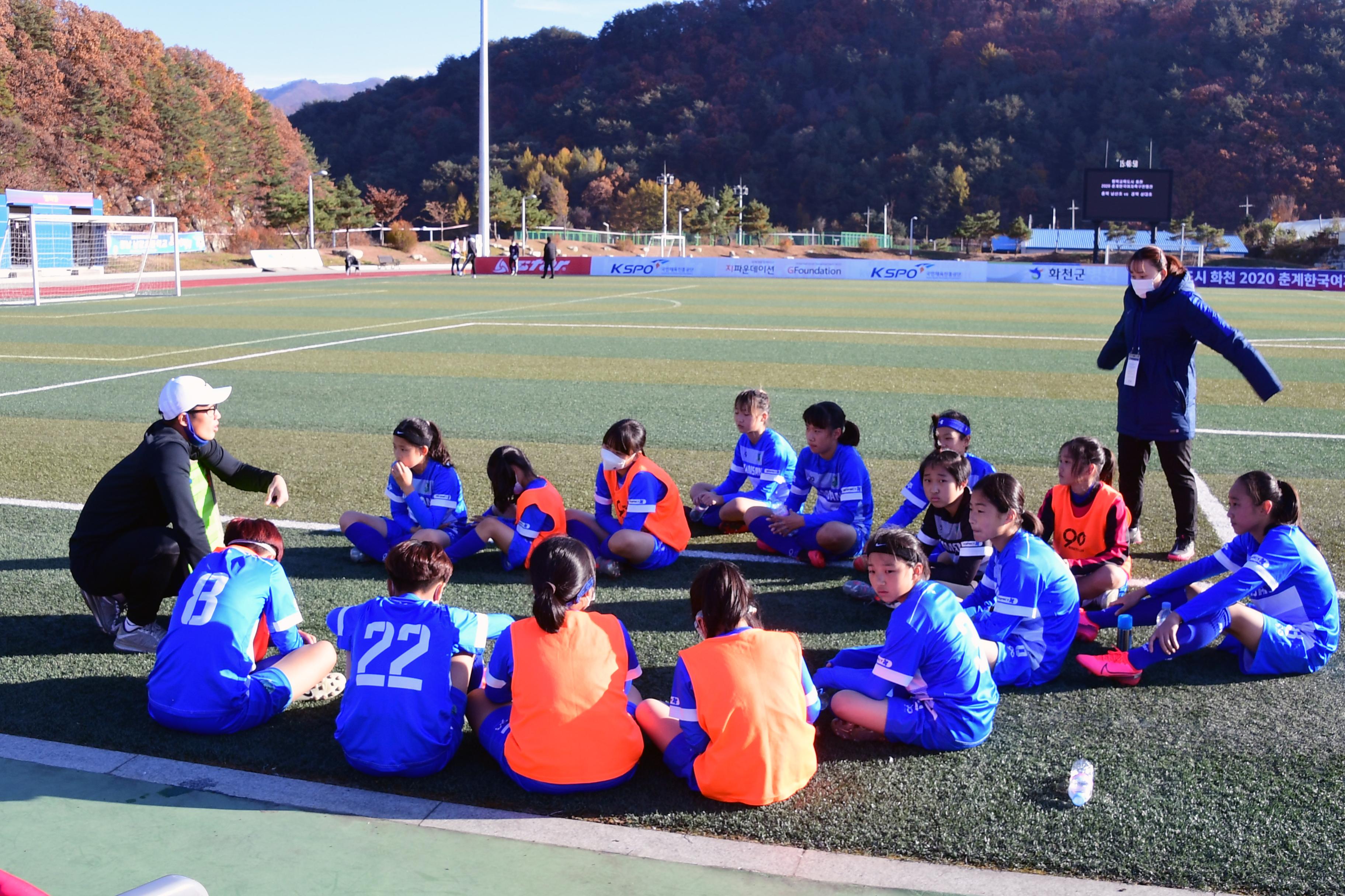 2020 춘계 한국여자축구연맹전 선수단 격려 의 사진