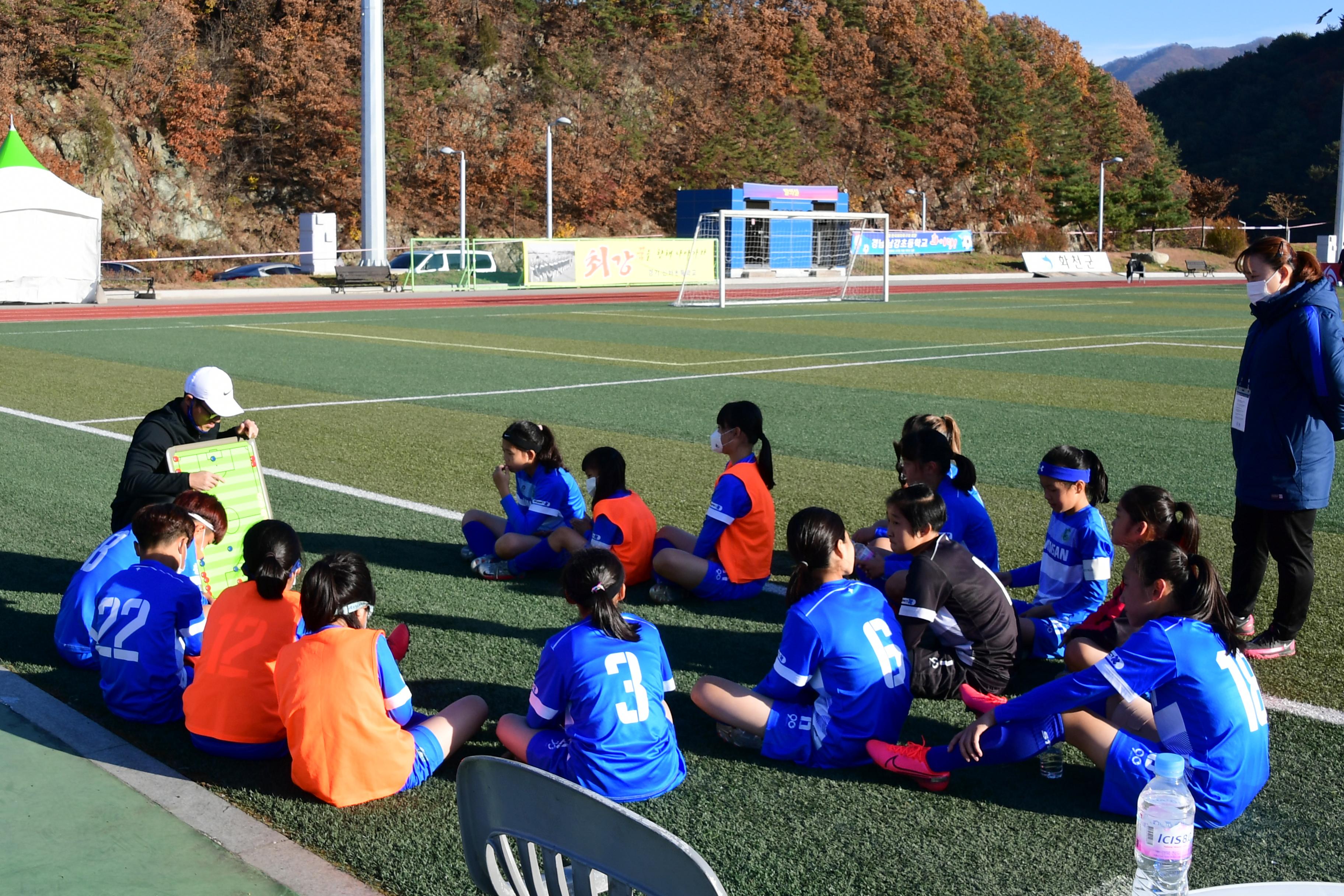 2020 춘계 한국여자축구연맹전 선수단 격려 의 사진