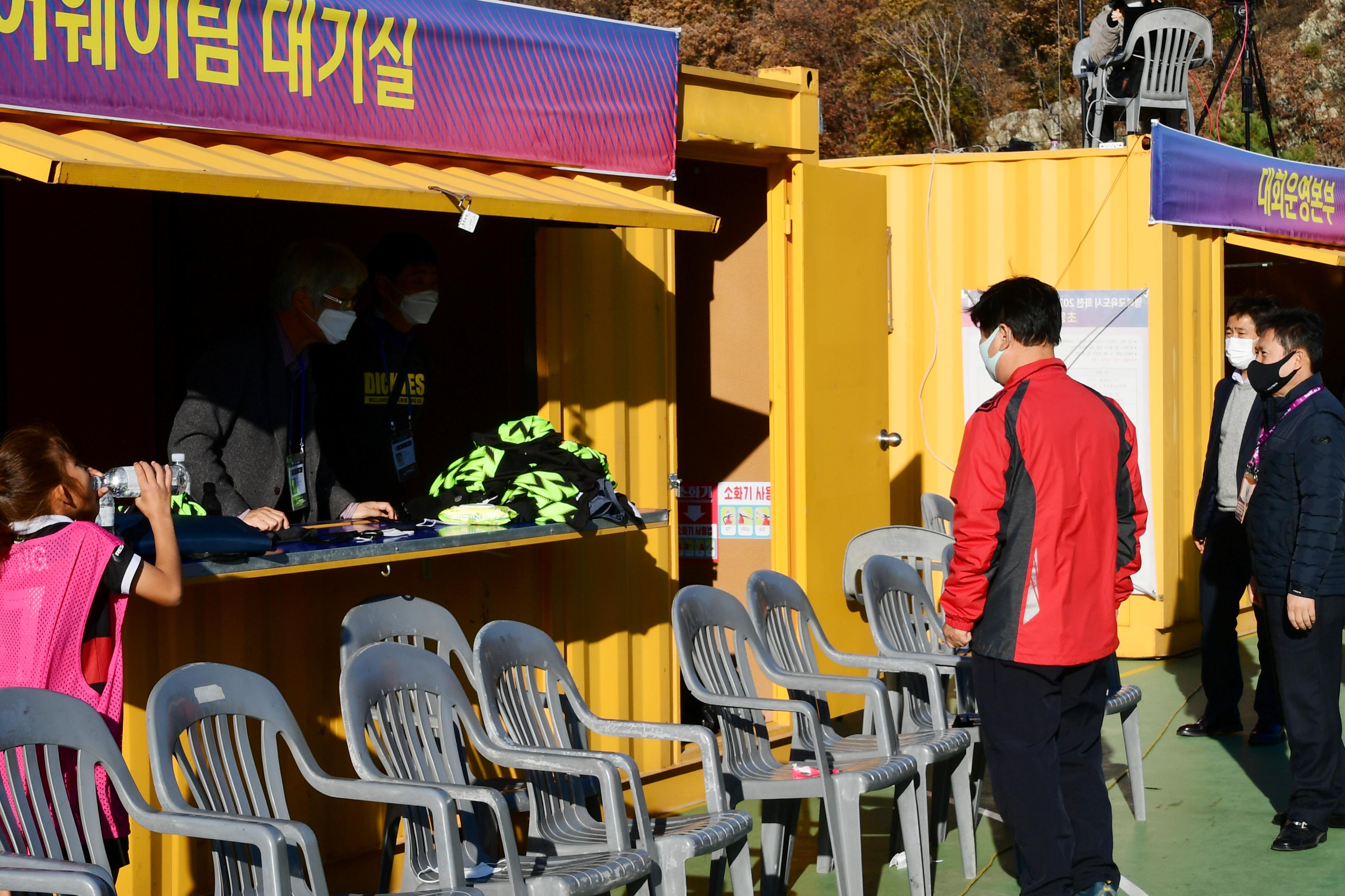 2020 춘계 한국여자축구연맹전 선수단 격려 의 사진