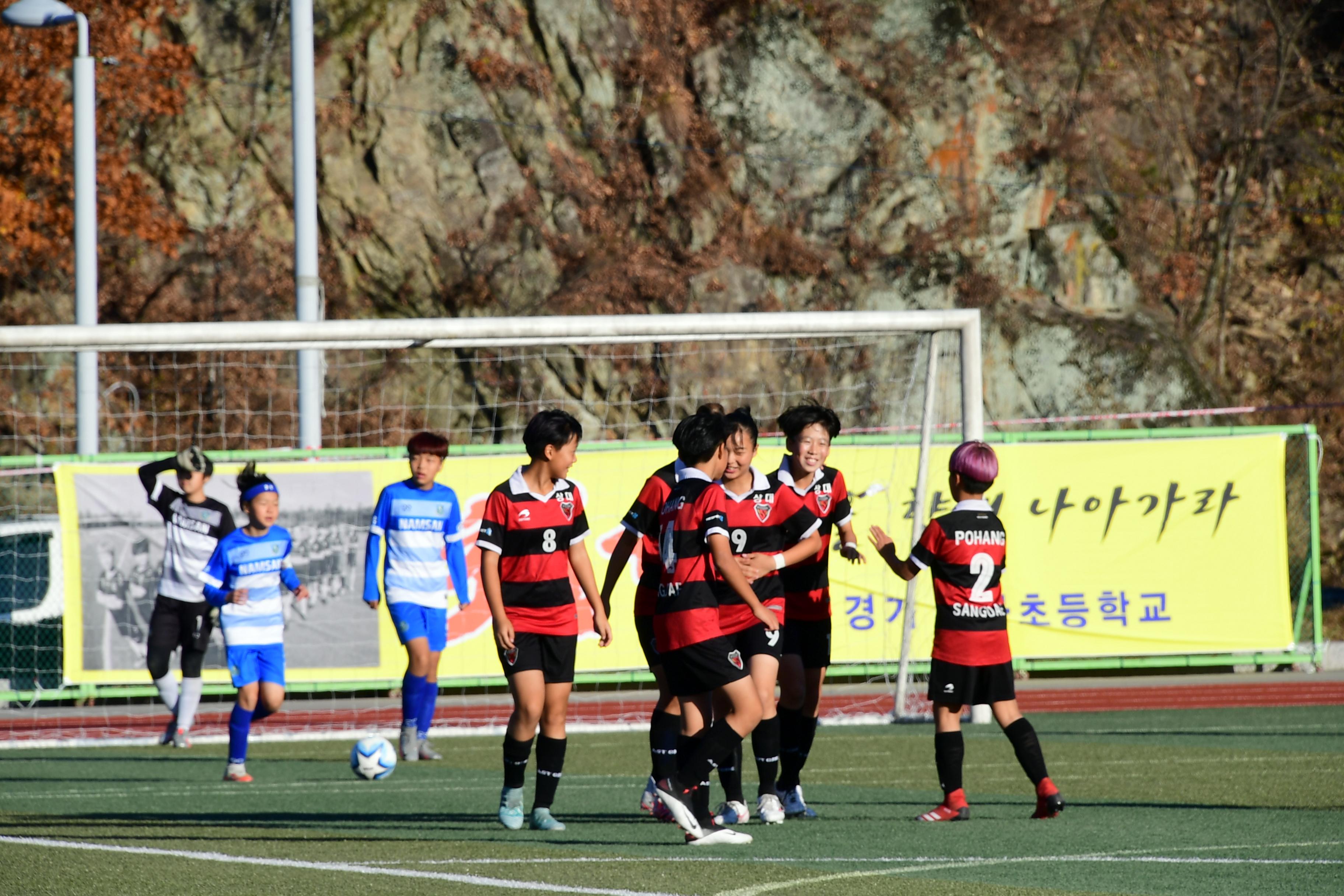 2020 춘계 한국여자축구연맹전 선수단 격려 의 사진