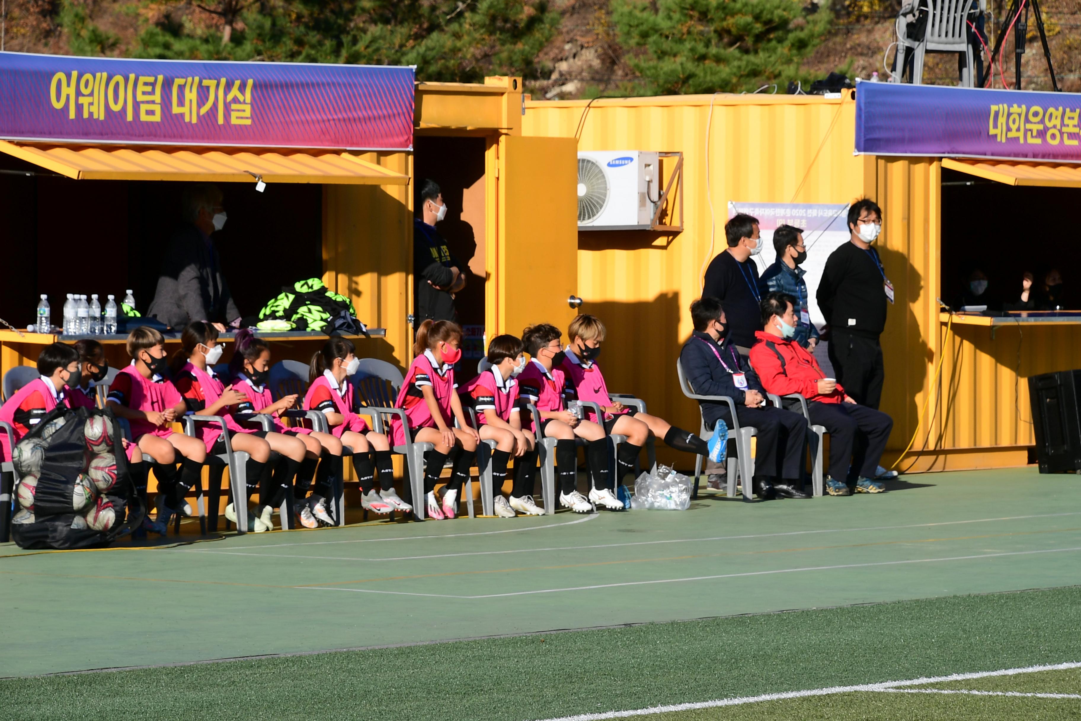 2020 춘계 한국여자축구연맹전 선수단 격려 의 사진