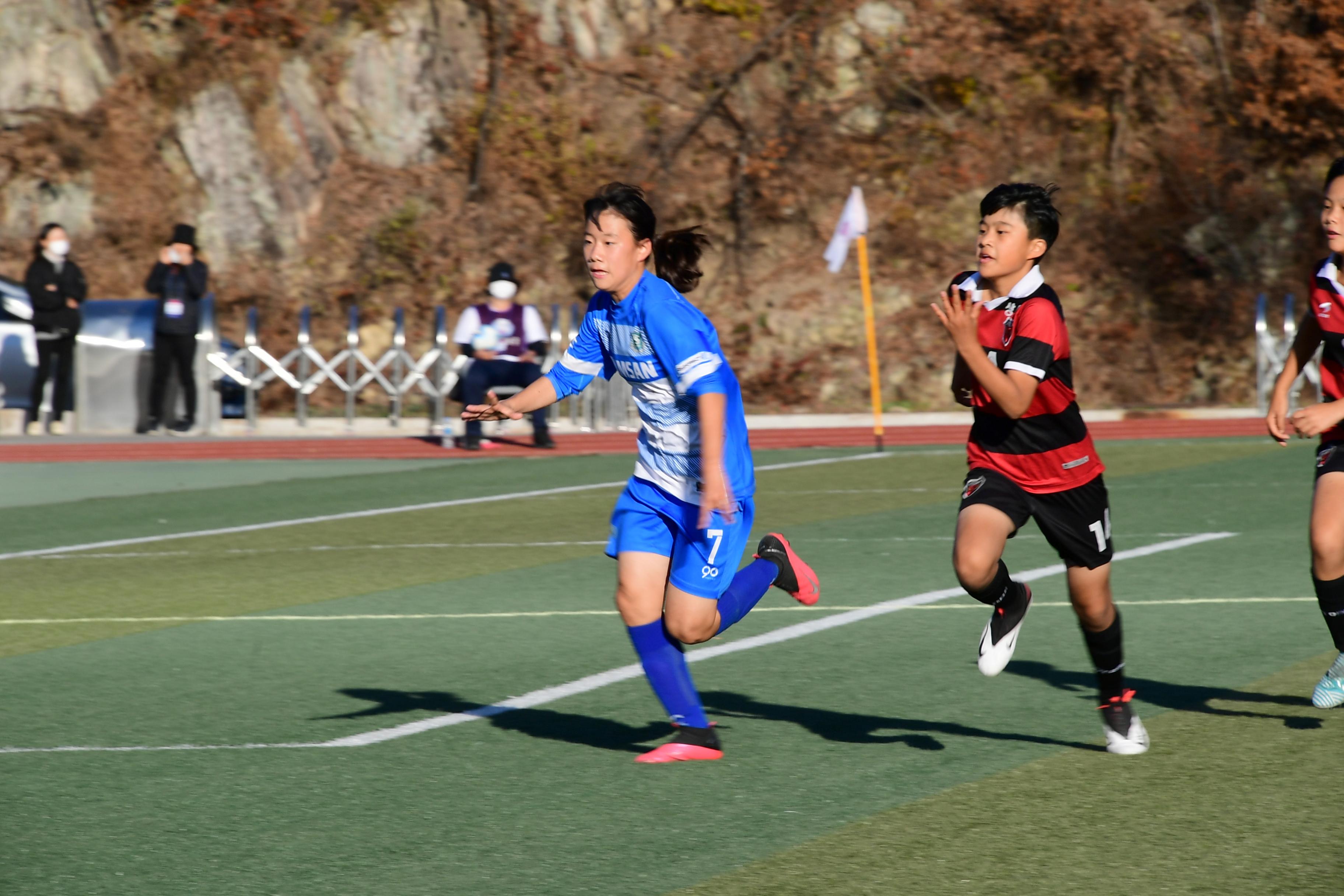 2020 춘계 한국여자축구연맹전 선수단 격려 의 사진