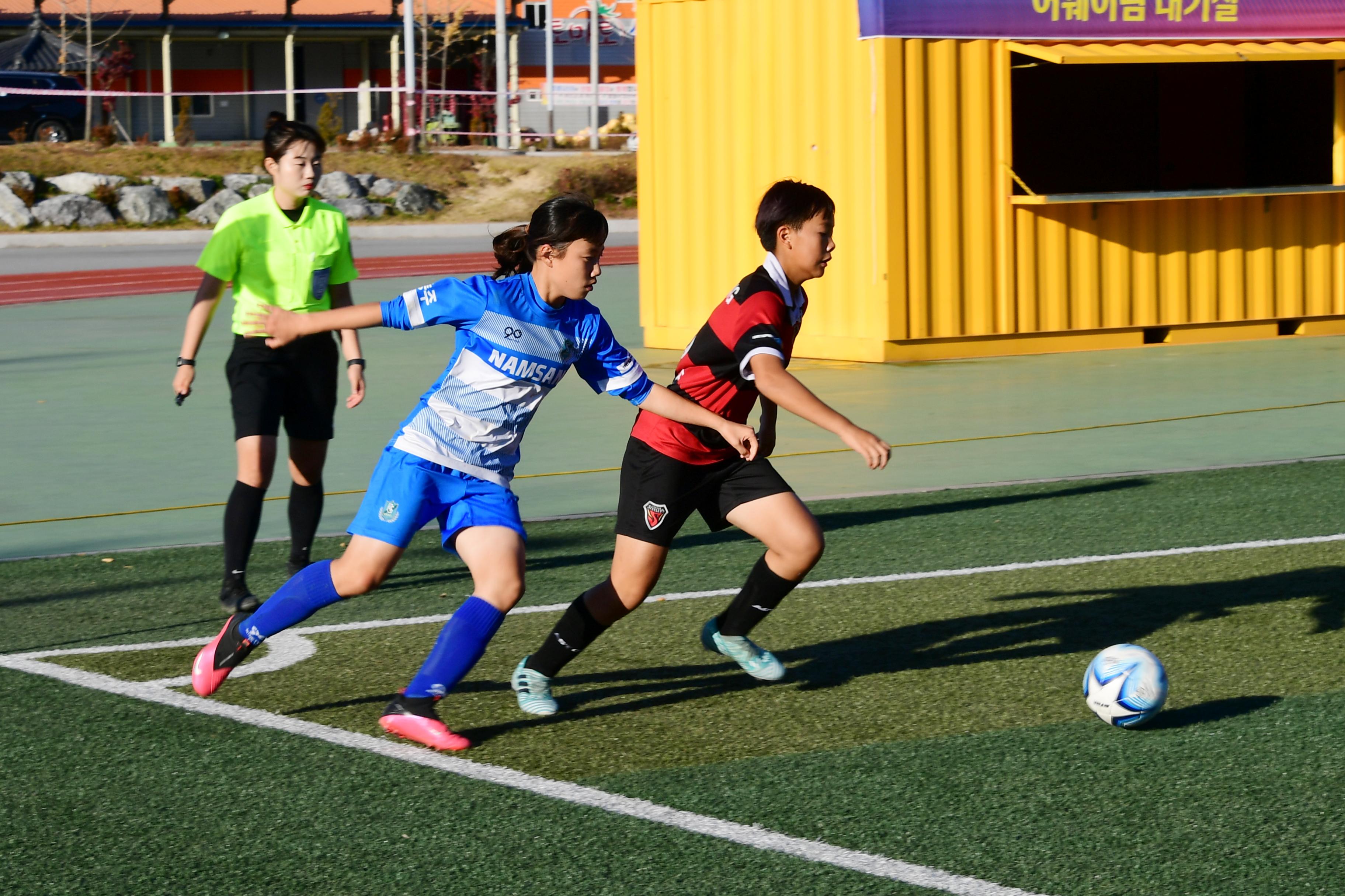 2020 춘계 한국여자축구연맹전 선수단 격려 의 사진