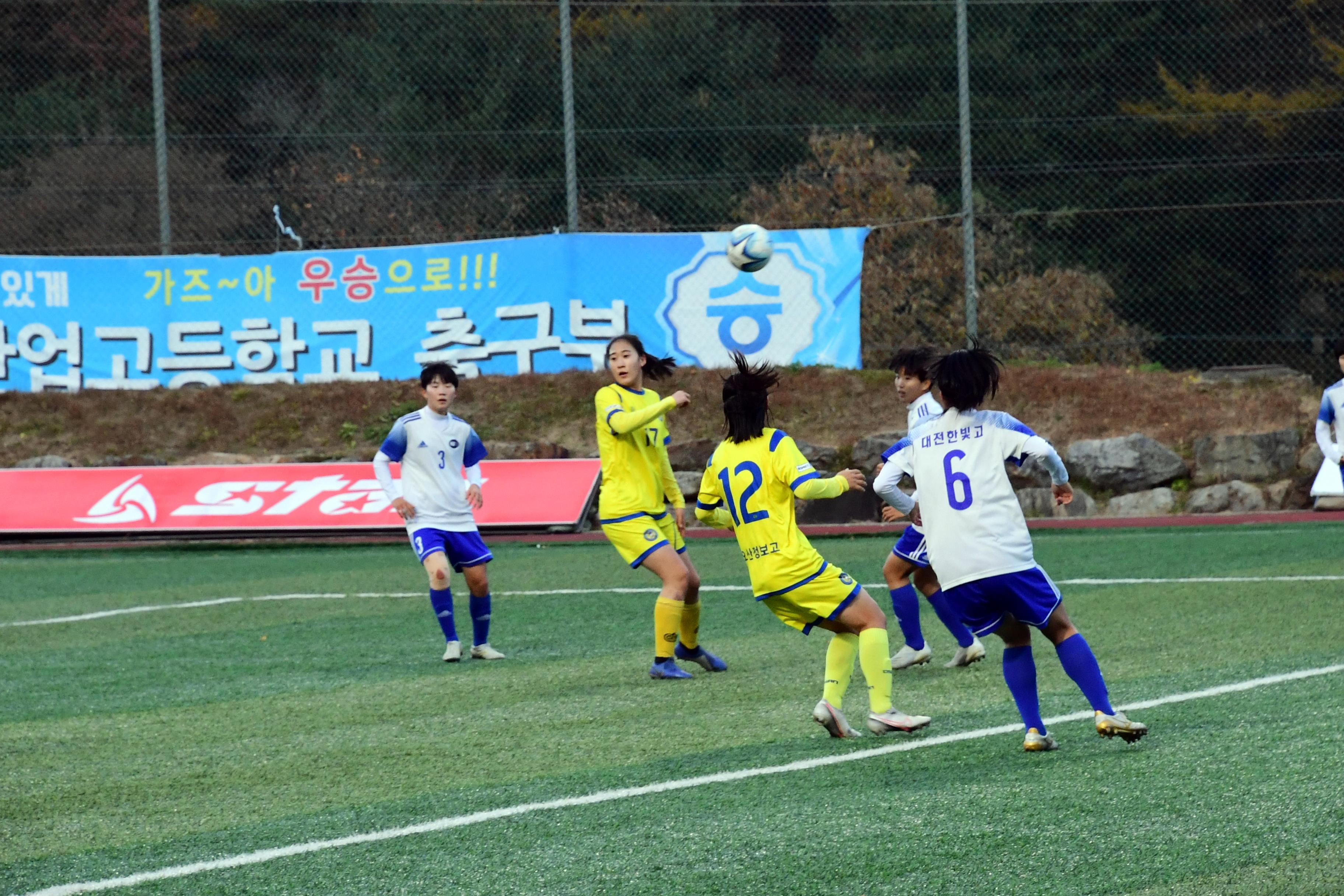 2020 춘계 한국여자축구연맹전 선수단 격려 의 사진