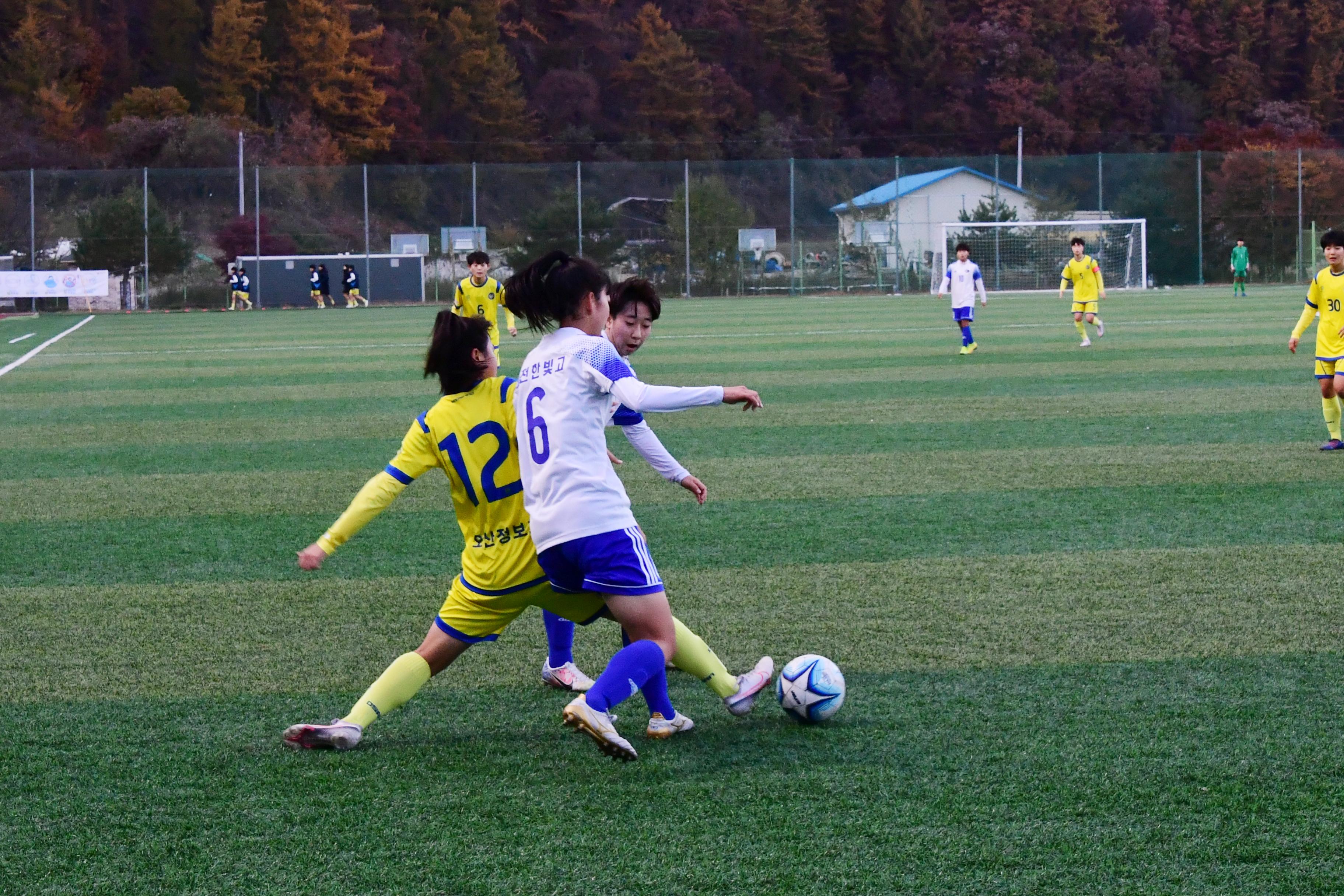 2020 춘계 한국여자축구연맹전 선수단 격려 의 사진