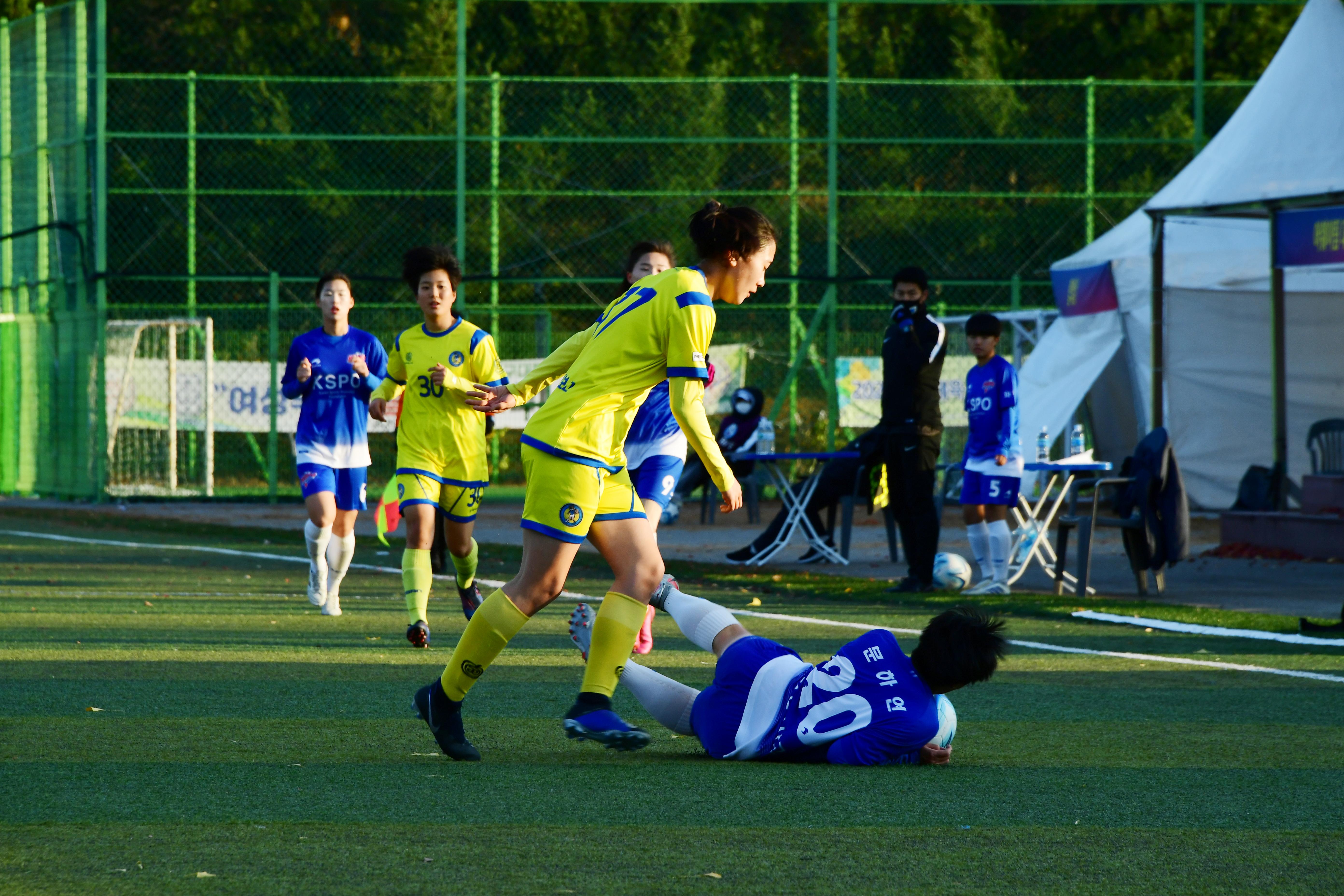 2020 추계 한국여자축구연맹전 의 사진