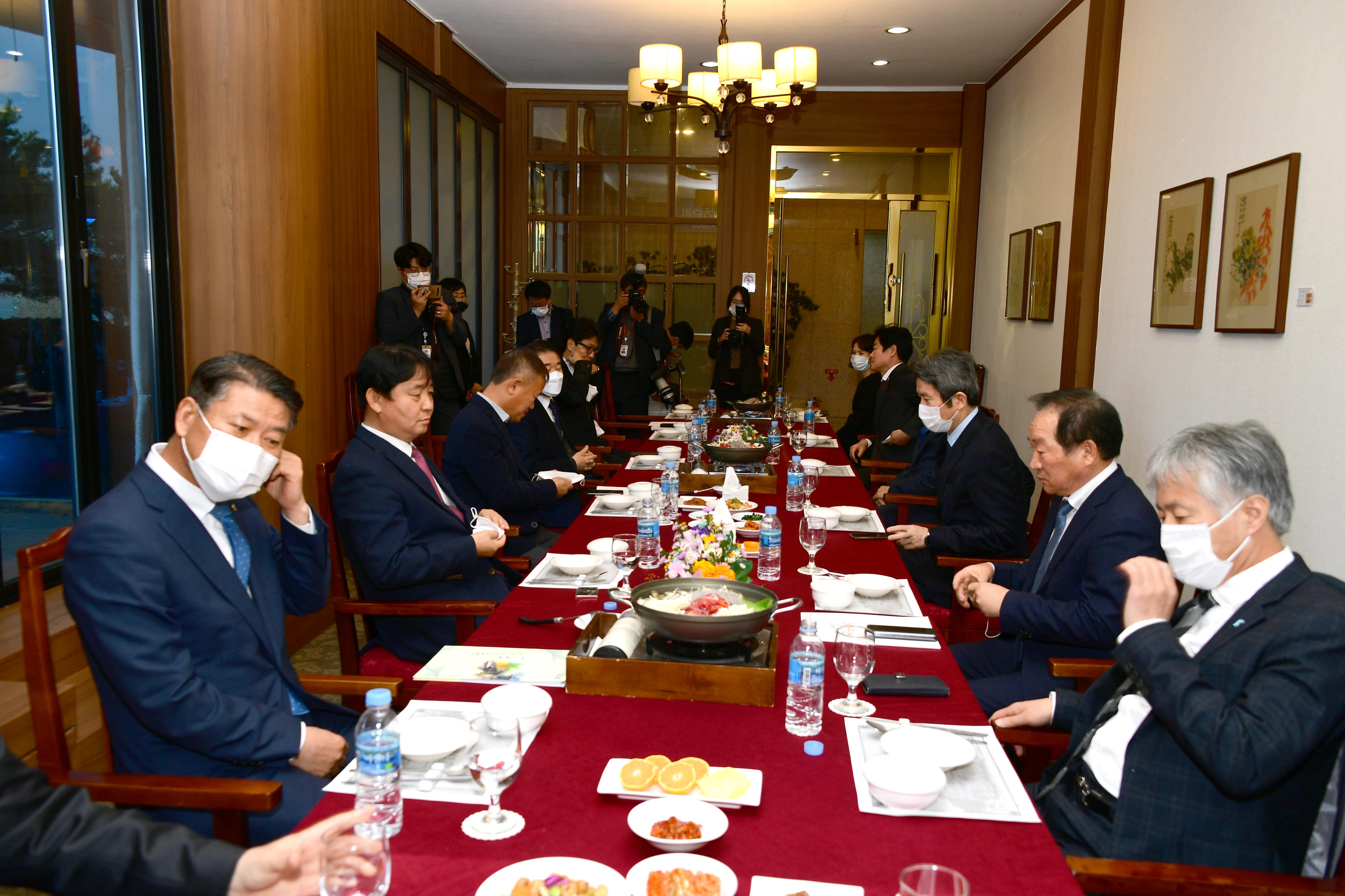 2020 이인영 통일부장관 시장 군수 간담회 의 사진