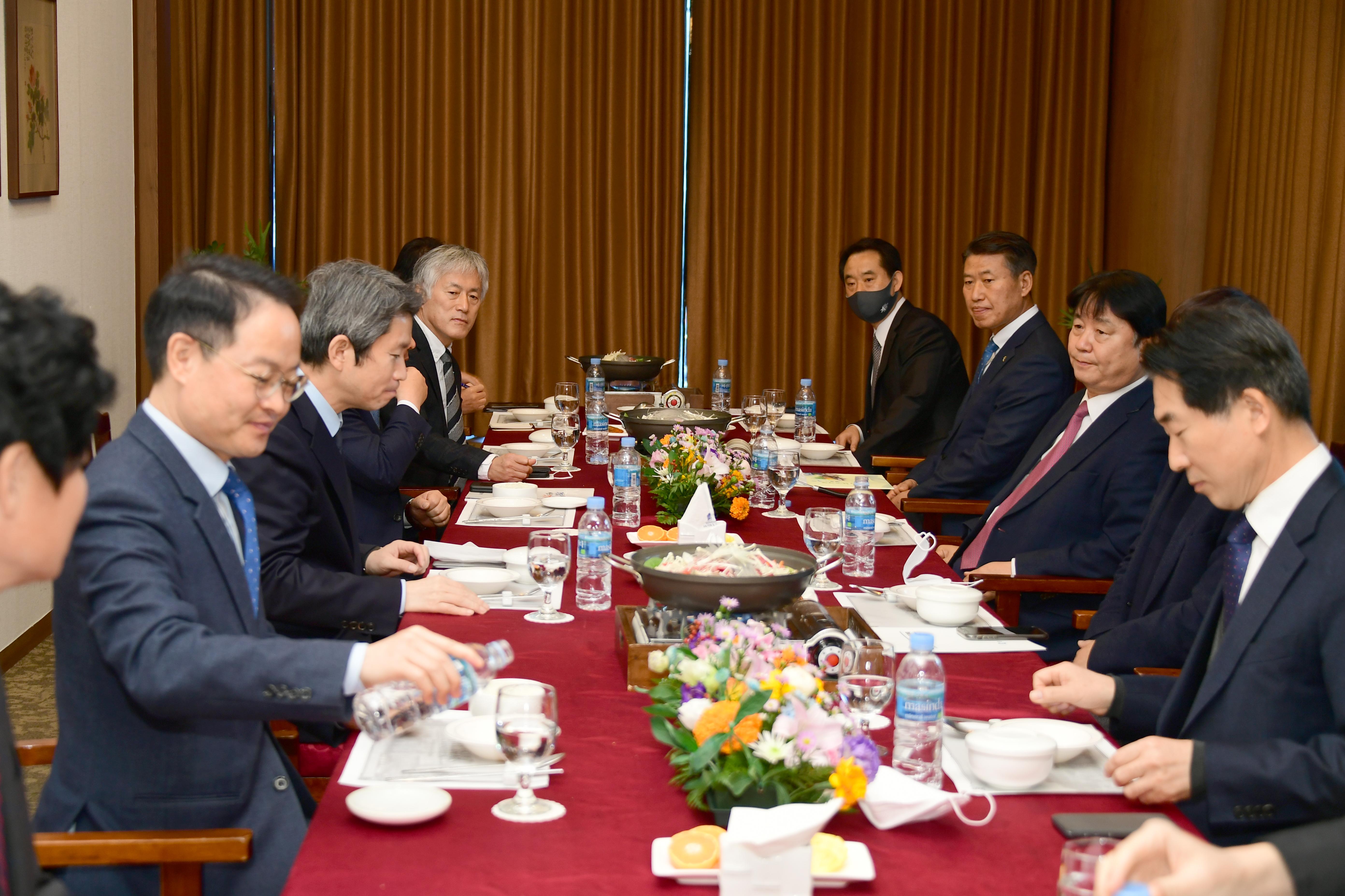 2020 이인영 통일부장관 시장 군수 간담회 의 사진