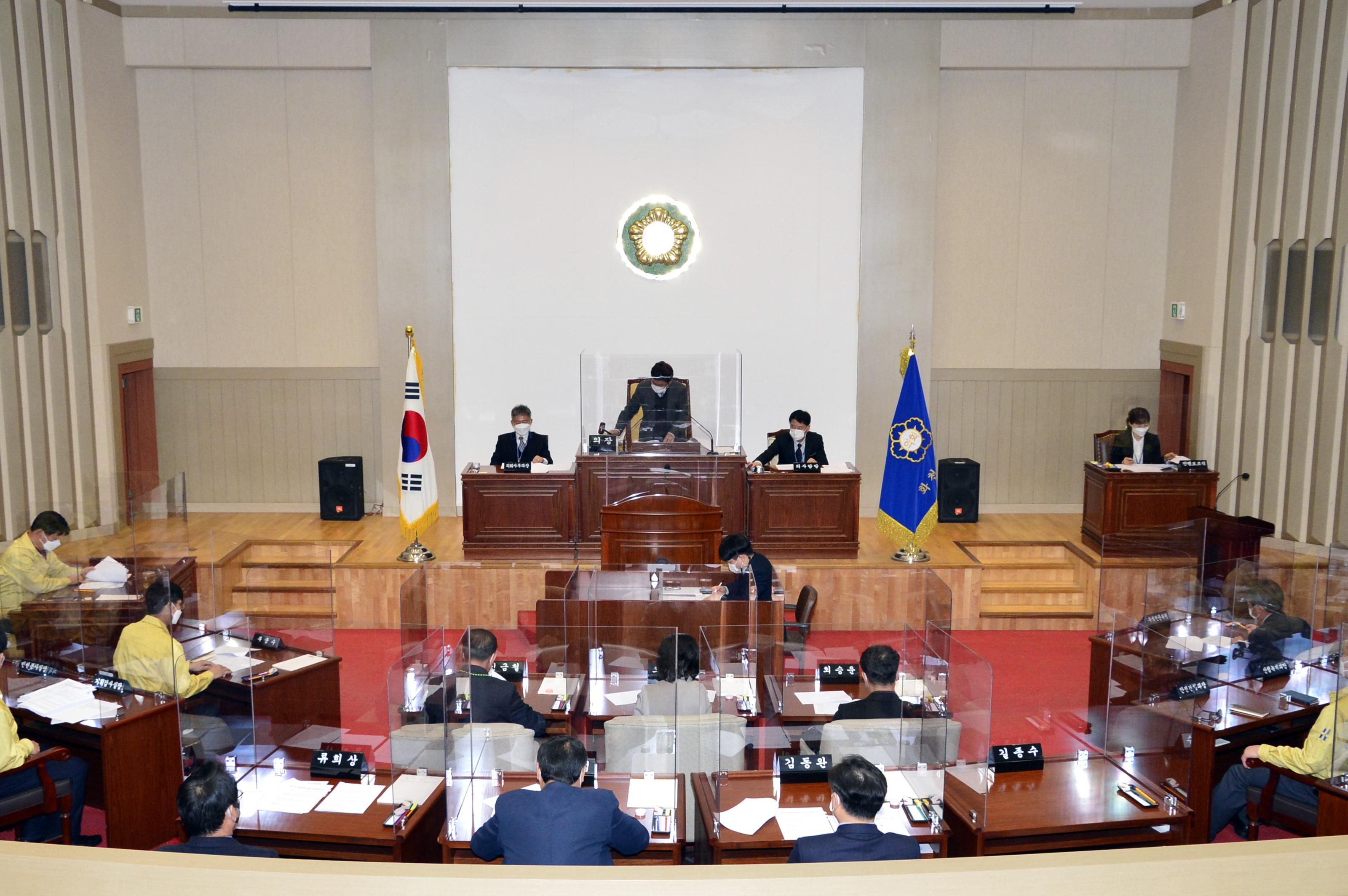 2021 화천군의회 임시회 제1차 본회의 의 사진