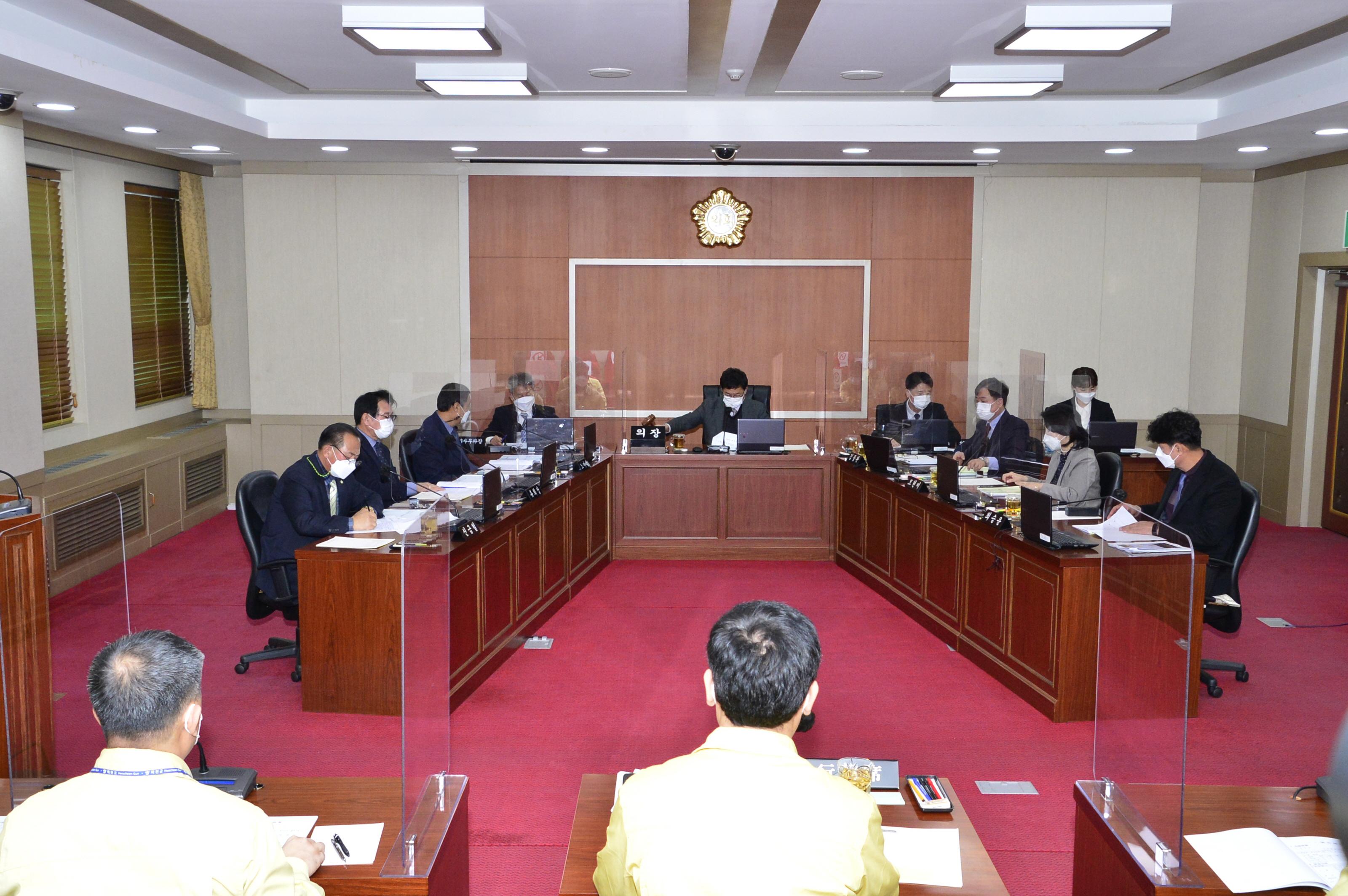 2021 화천군의회 임시회 제1차 본회의 특별의원회 의 사진