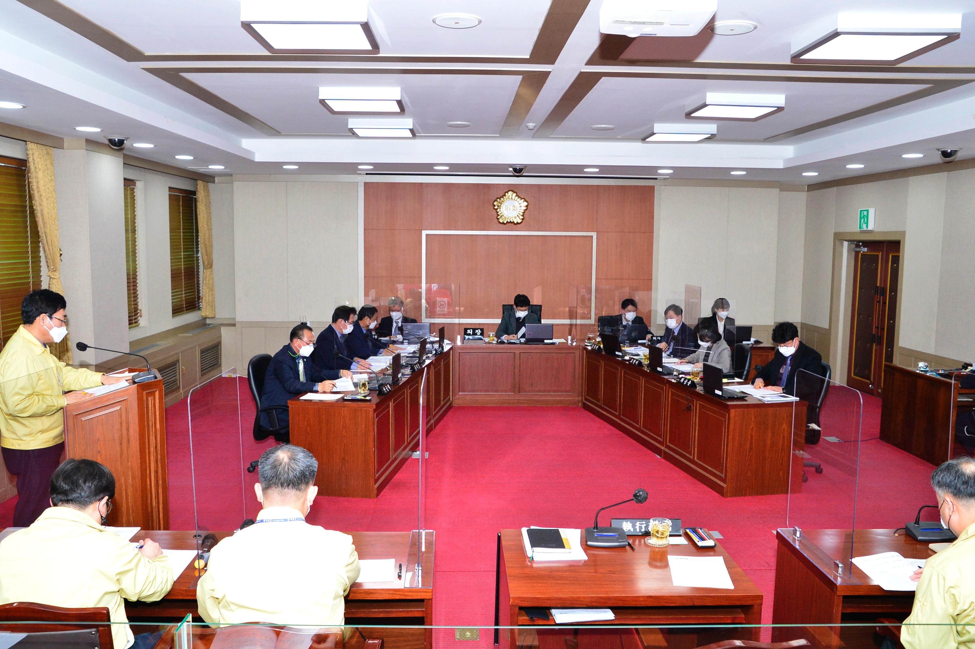 2021 화천군의회 임시회 제1차 본회의 특별의원회 의 사진