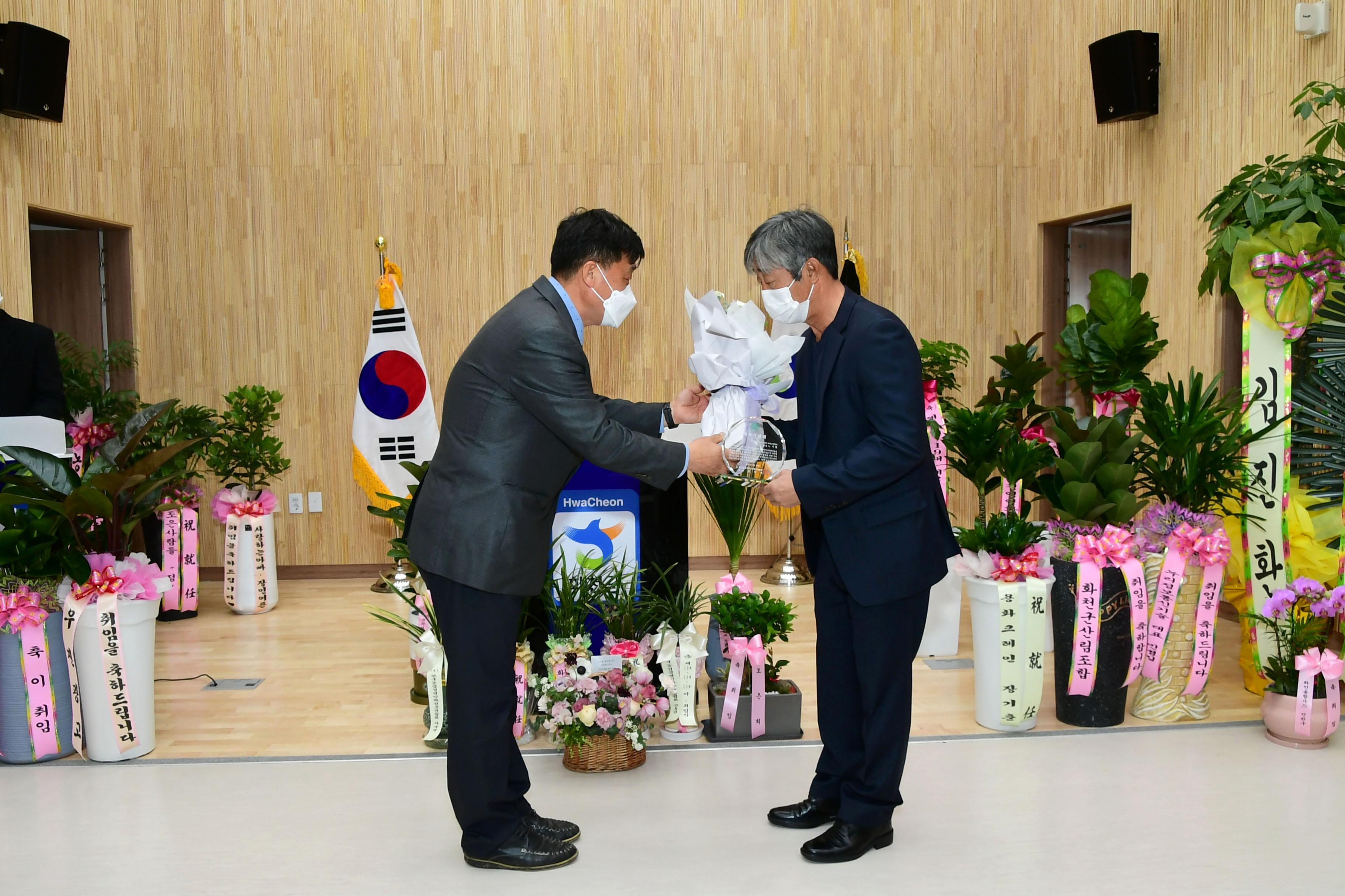 2021 한국농업경영인 화천군연합회장 이취임식 의 사진