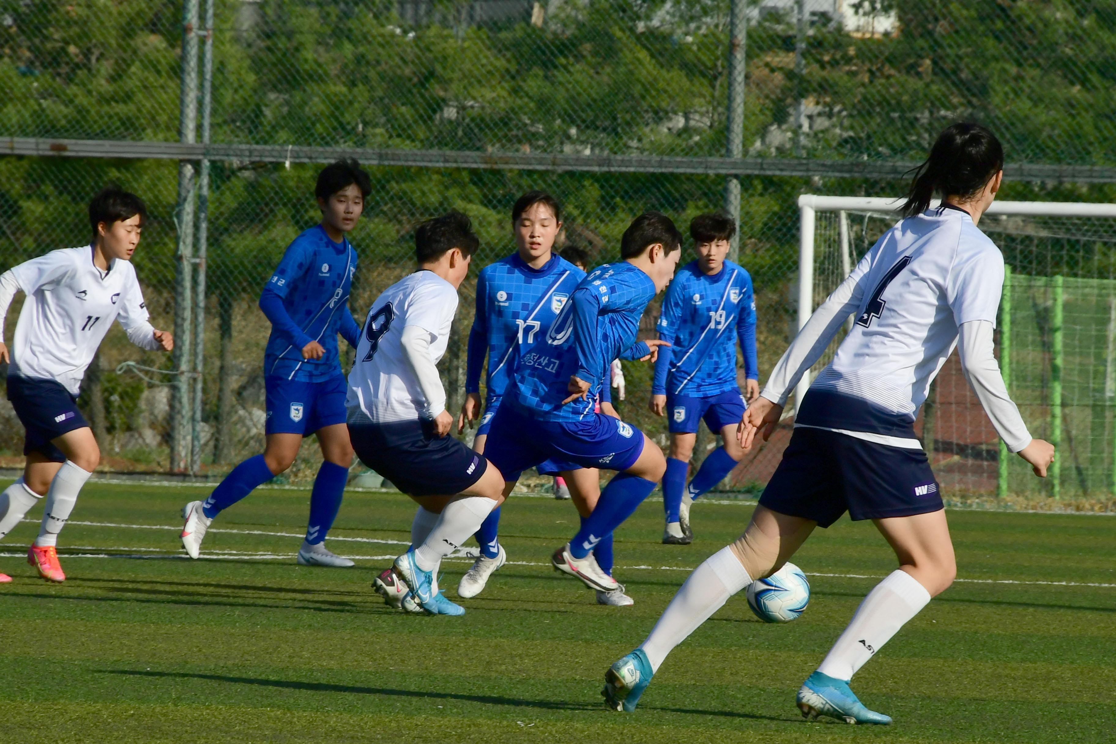 2021 행복교육도시화천 춘계한국여자축구연맹전 의 사진