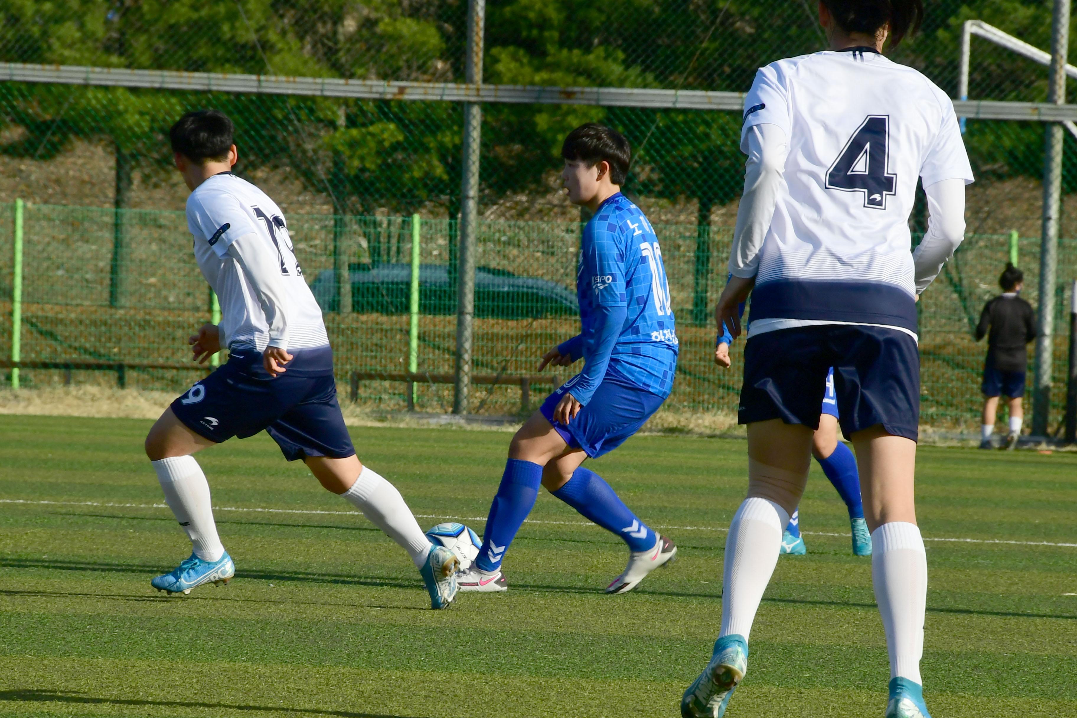 2021 행복교육도시화천 춘계한국여자축구연맹전 의 사진