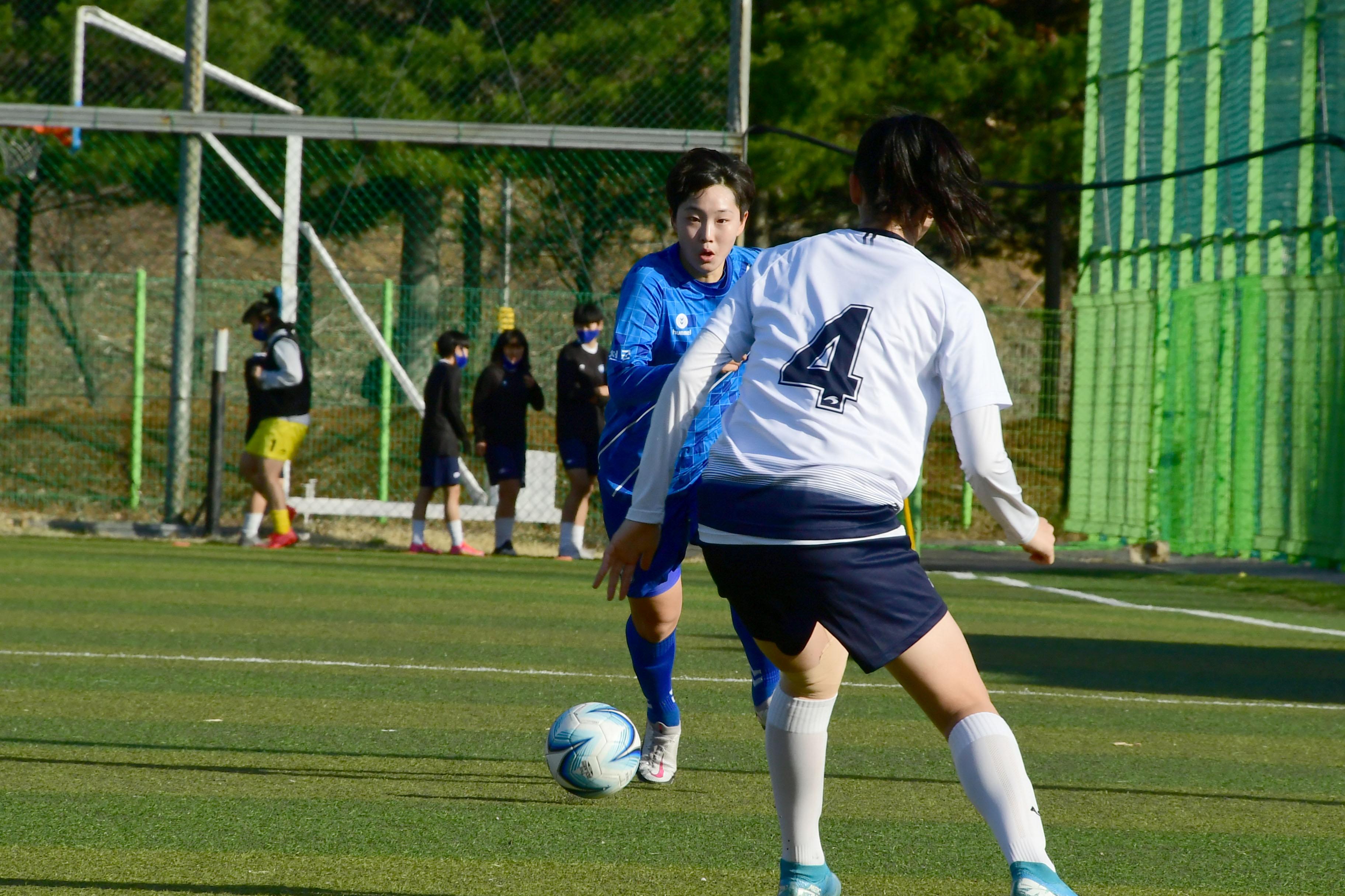 2021 행복교육도시화천 춘계한국여자축구연맹전 의 사진