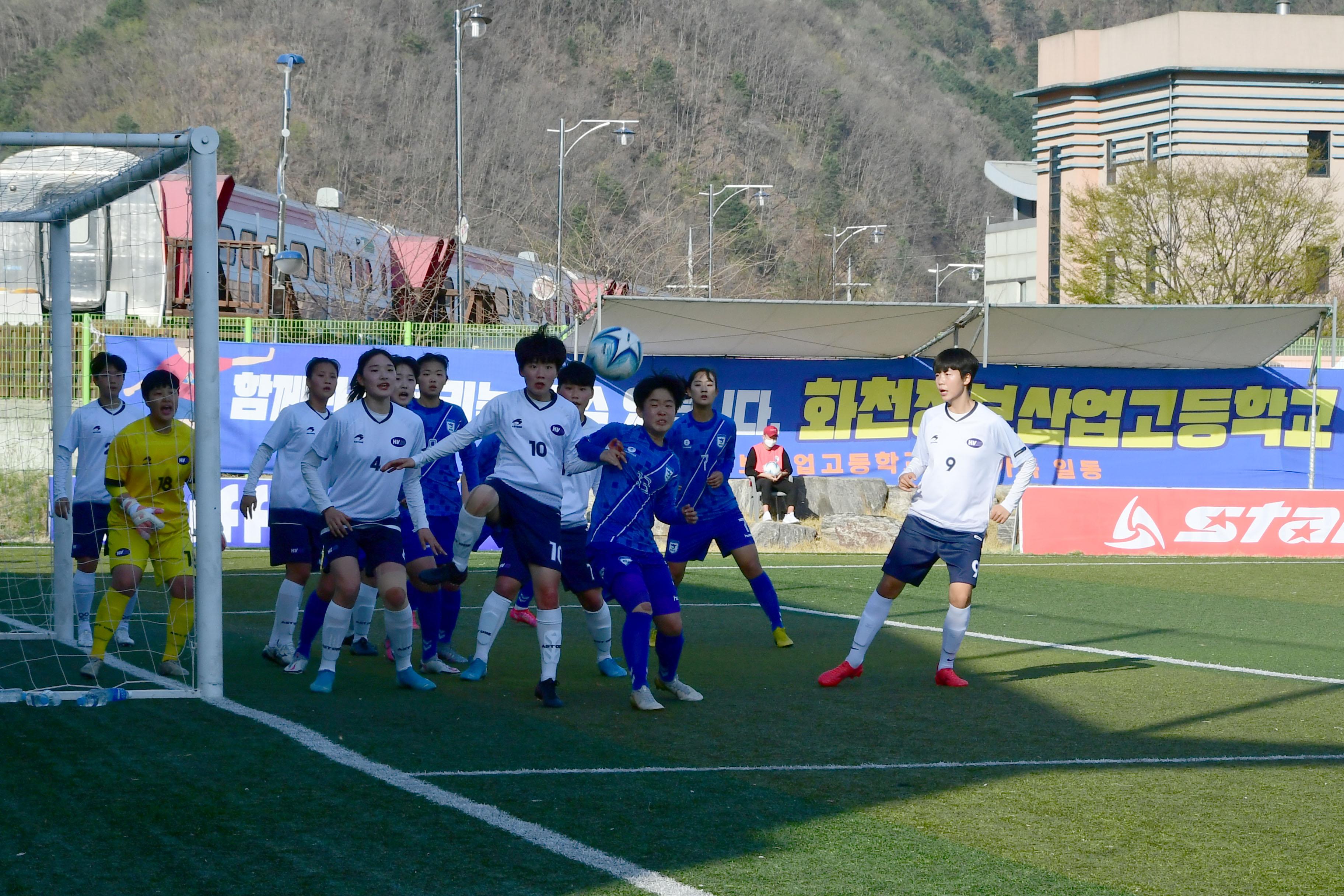 2021 행복교육도시화천 춘계한국여자축구연맹전 의 사진