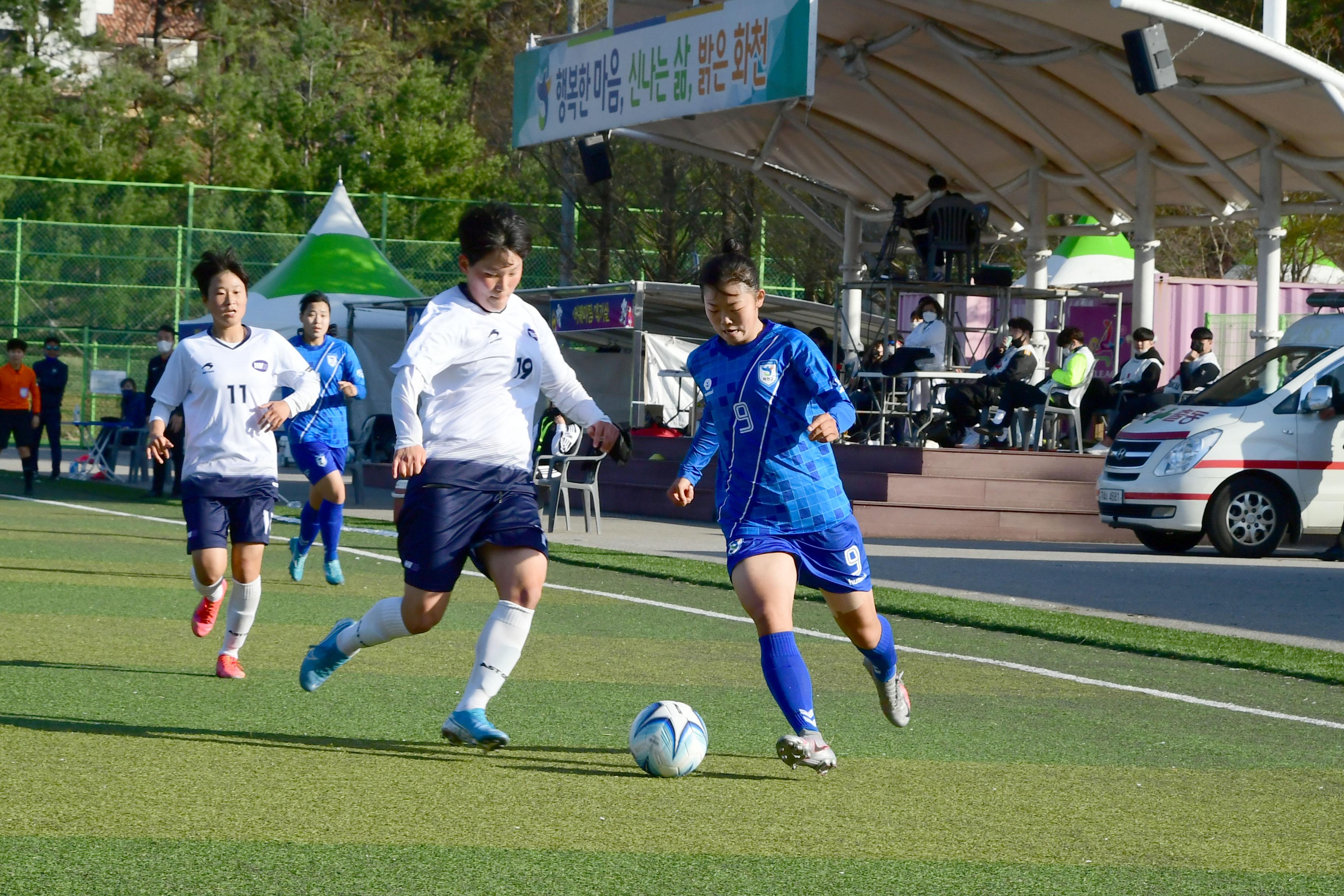 2021 행복교육도시화천 춘계한국여자축구연맹전 의 사진