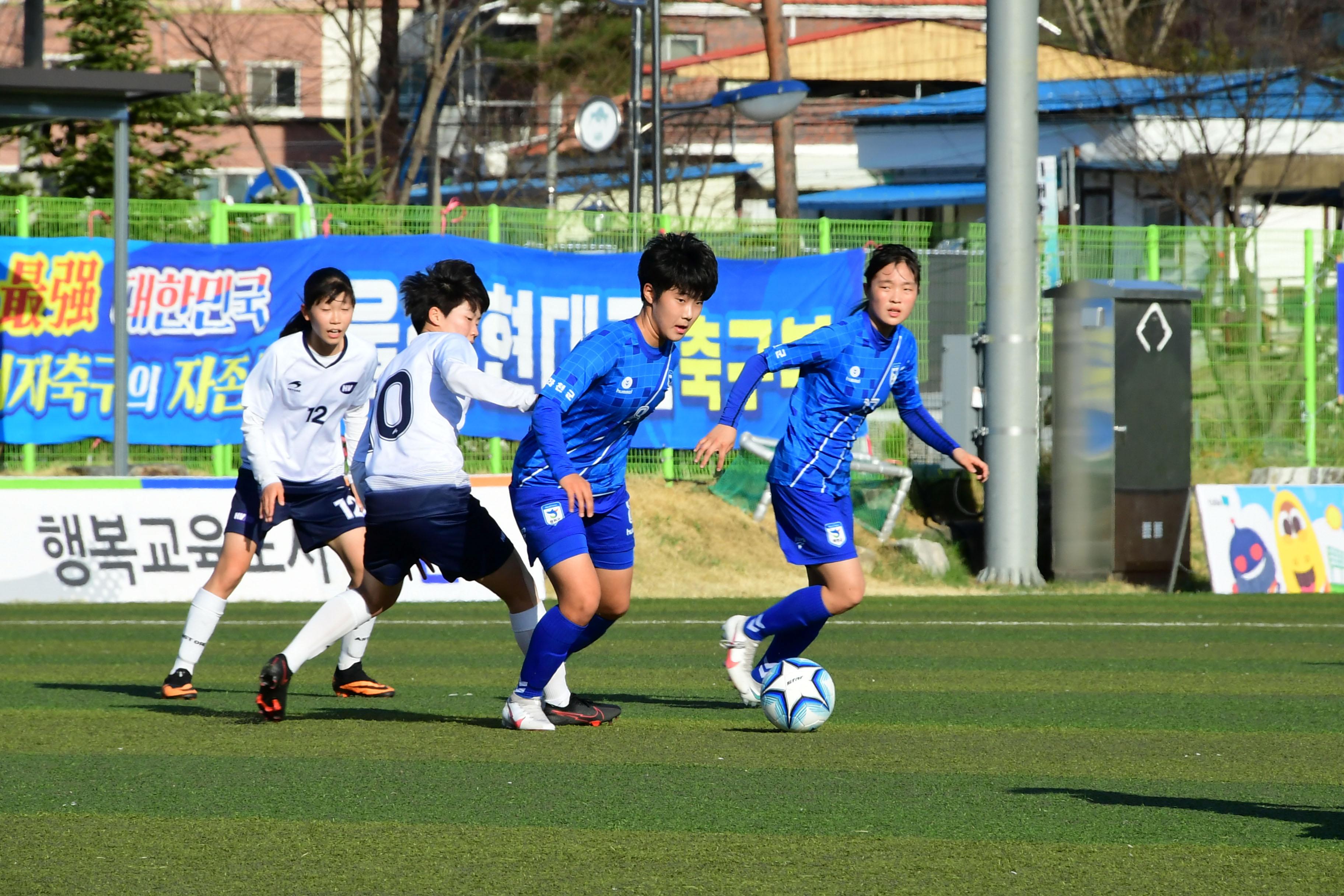 2021 행복교육도시화천 춘계한국여자축구연맹전 의 사진