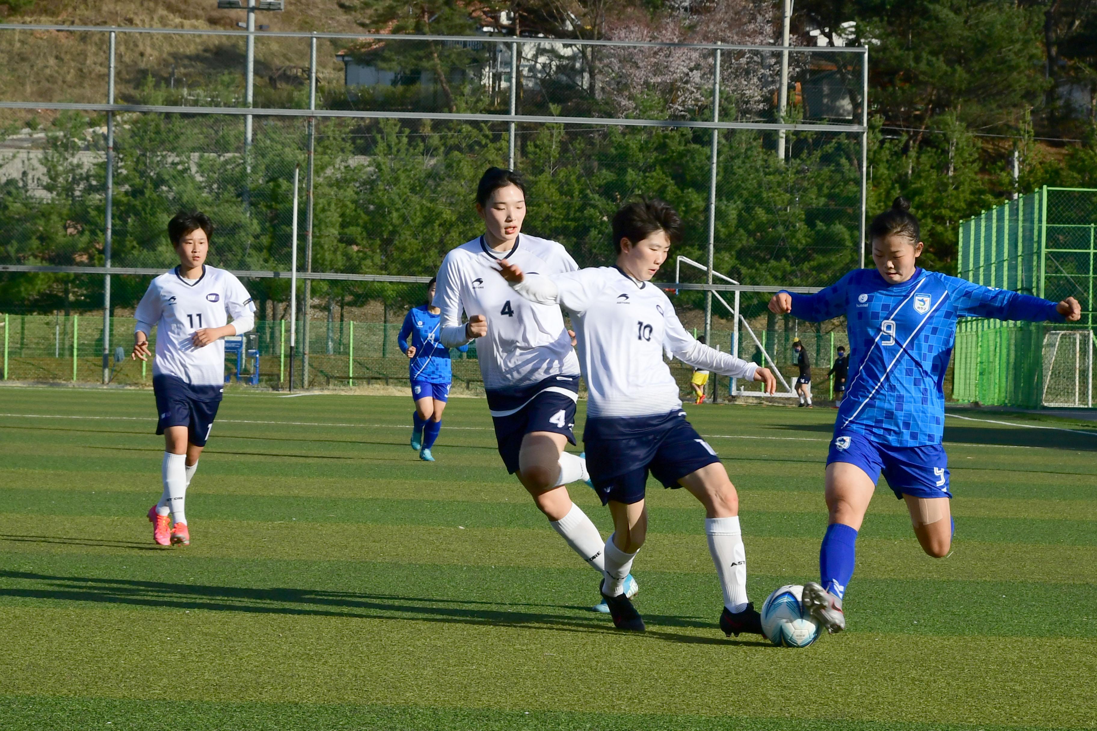 2021 행복교육도시화천 춘계한국여자축구연맹전 의 사진