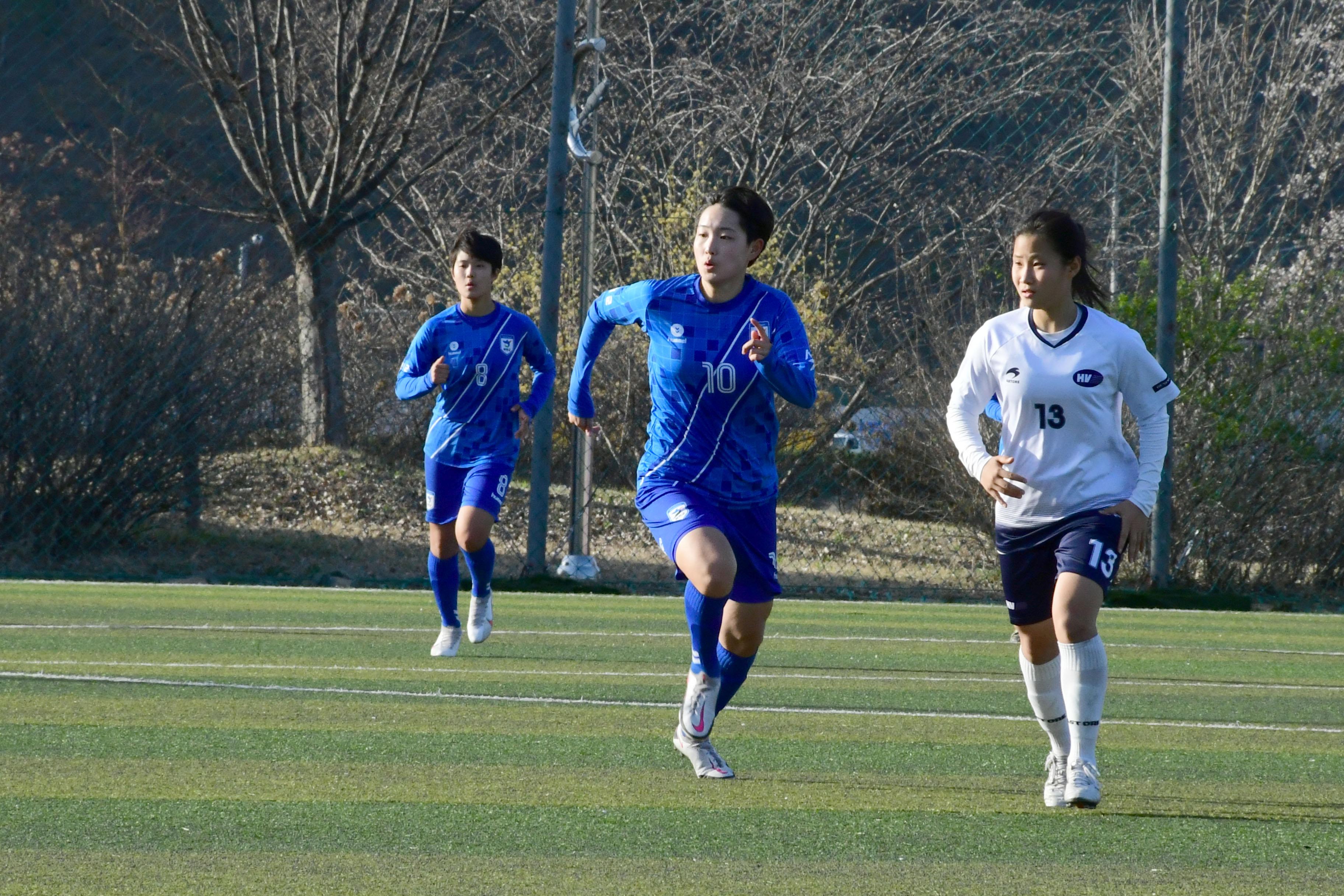 2021 행복교육도시화천 춘계한국여자축구연맹전 의 사진