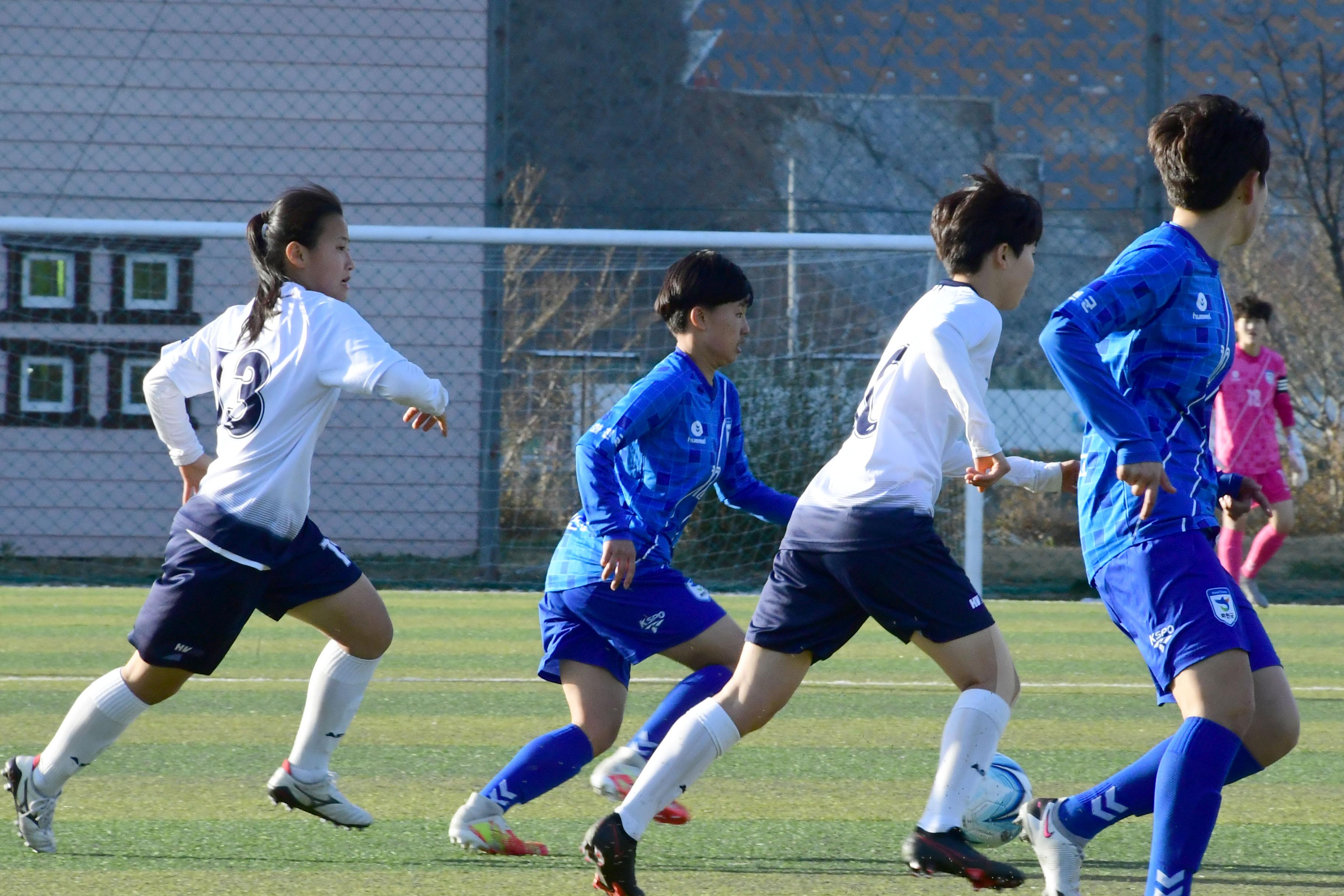 2021 행복교육도시화천 춘계한국여자축구연맹전 의 사진