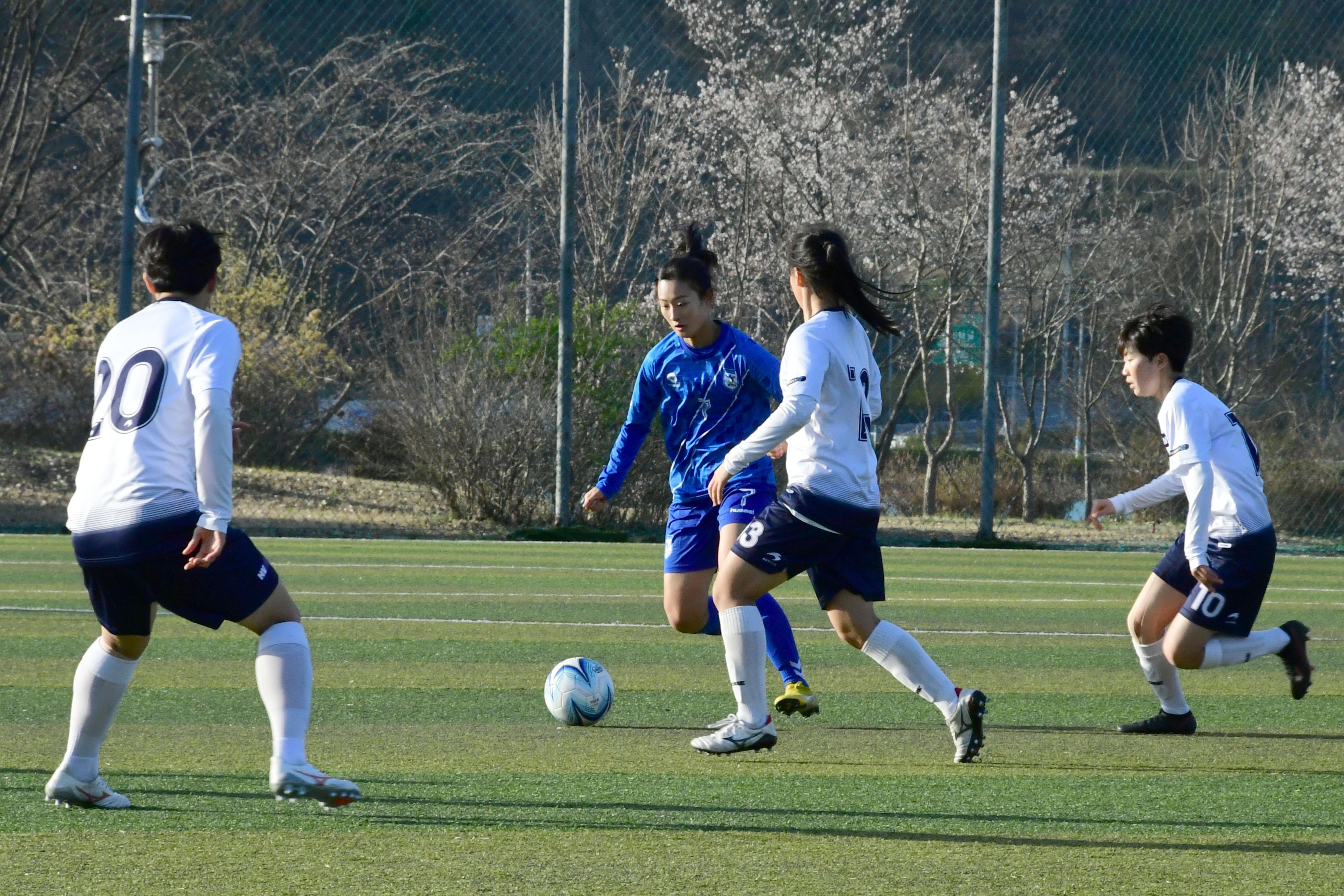 2021 행복교육도시화천 춘계한국여자축구연맹전 의 사진