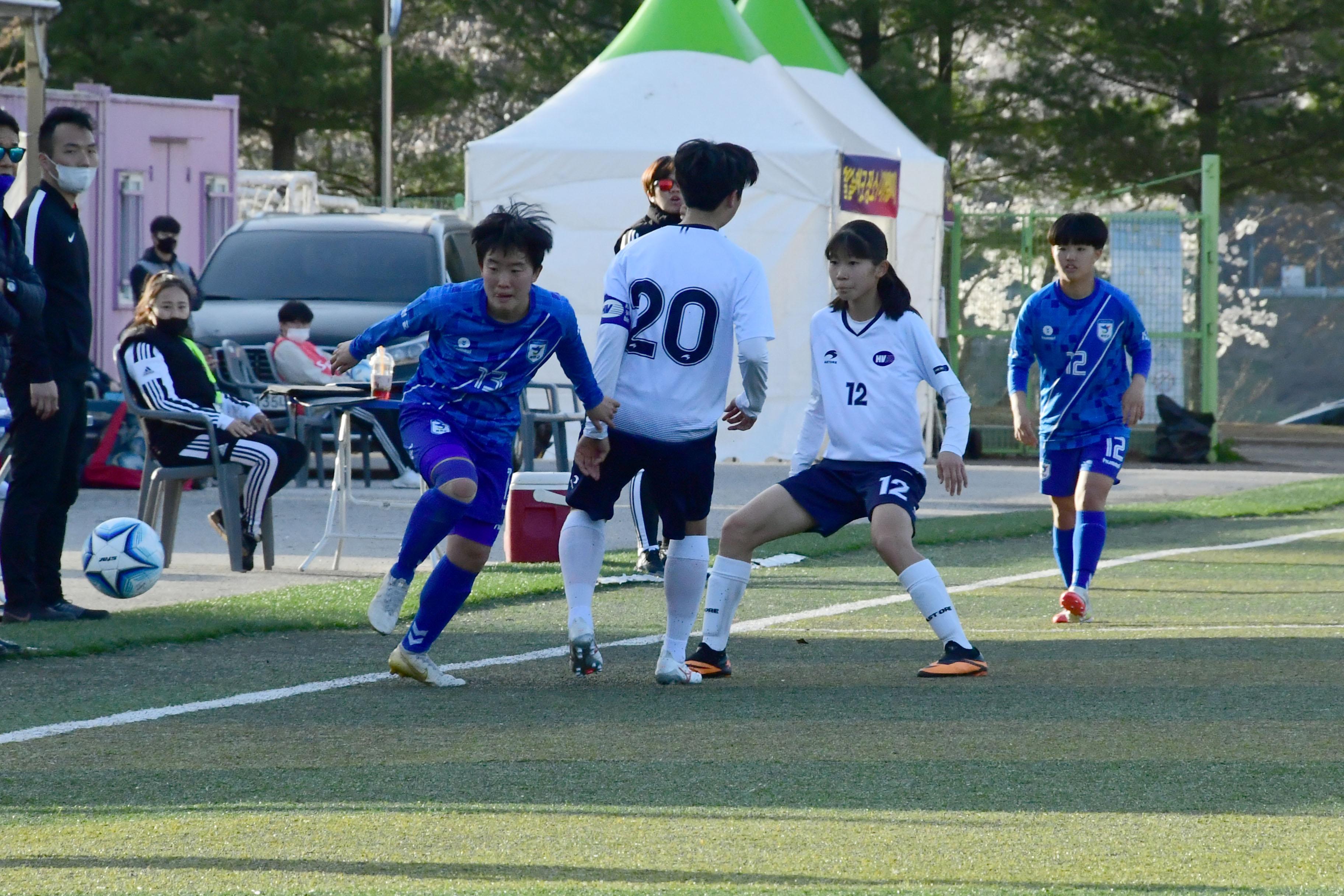 2021 행복교육도시화천 춘계한국여자축구연맹전 의 사진