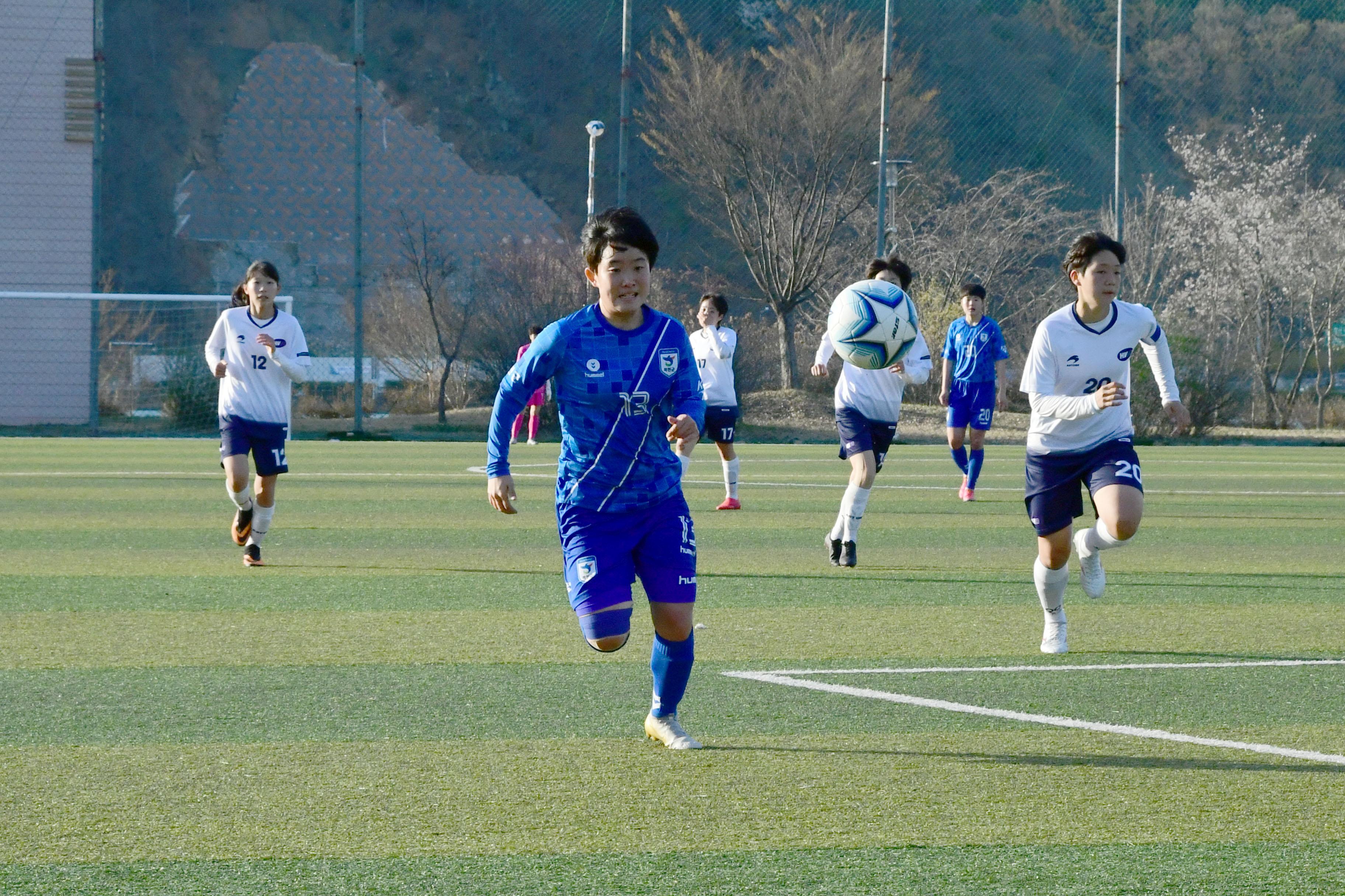 2021 행복교육도시화천 춘계한국여자축구연맹전 의 사진