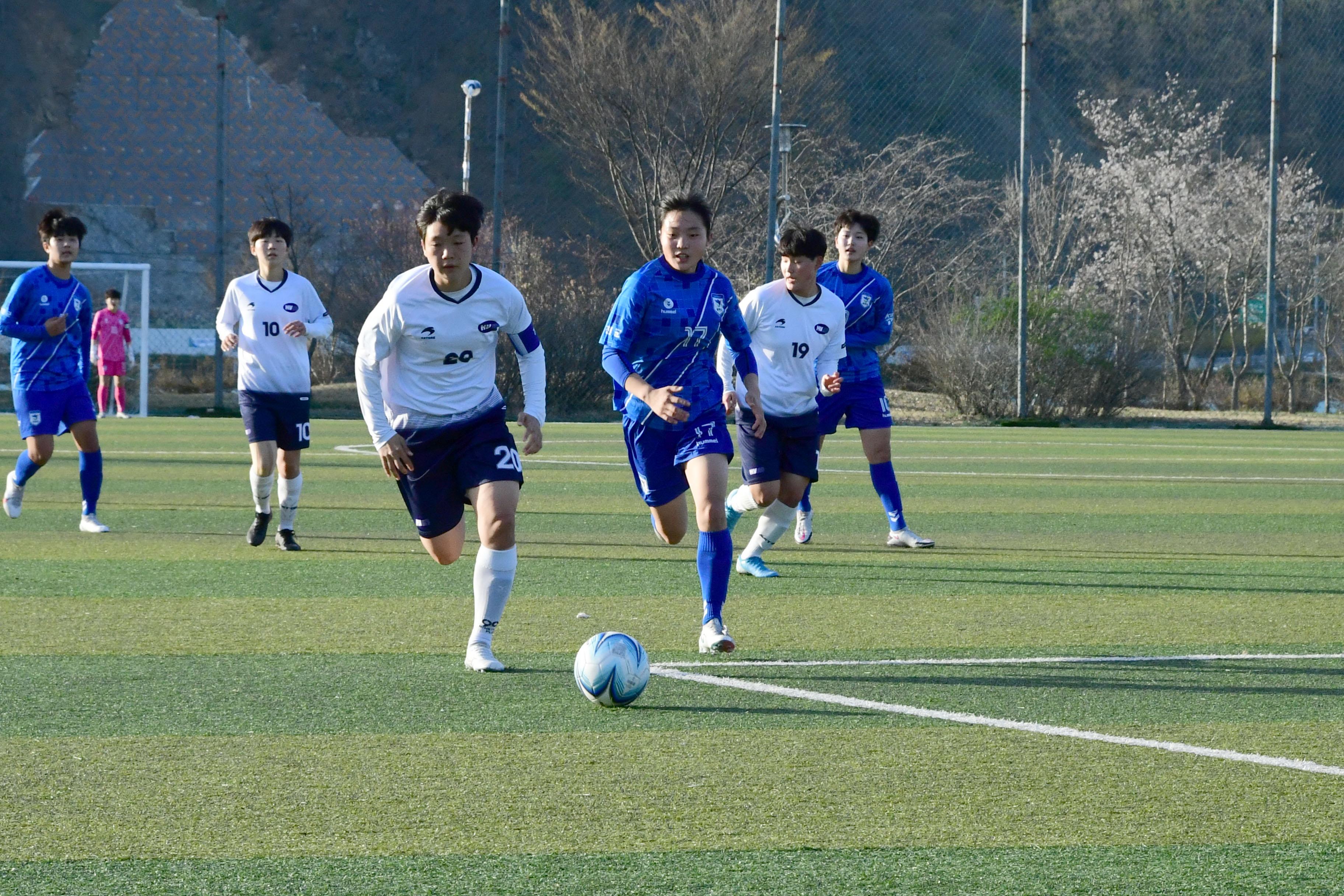 2021 행복교육도시화천 춘계한국여자축구연맹전 의 사진