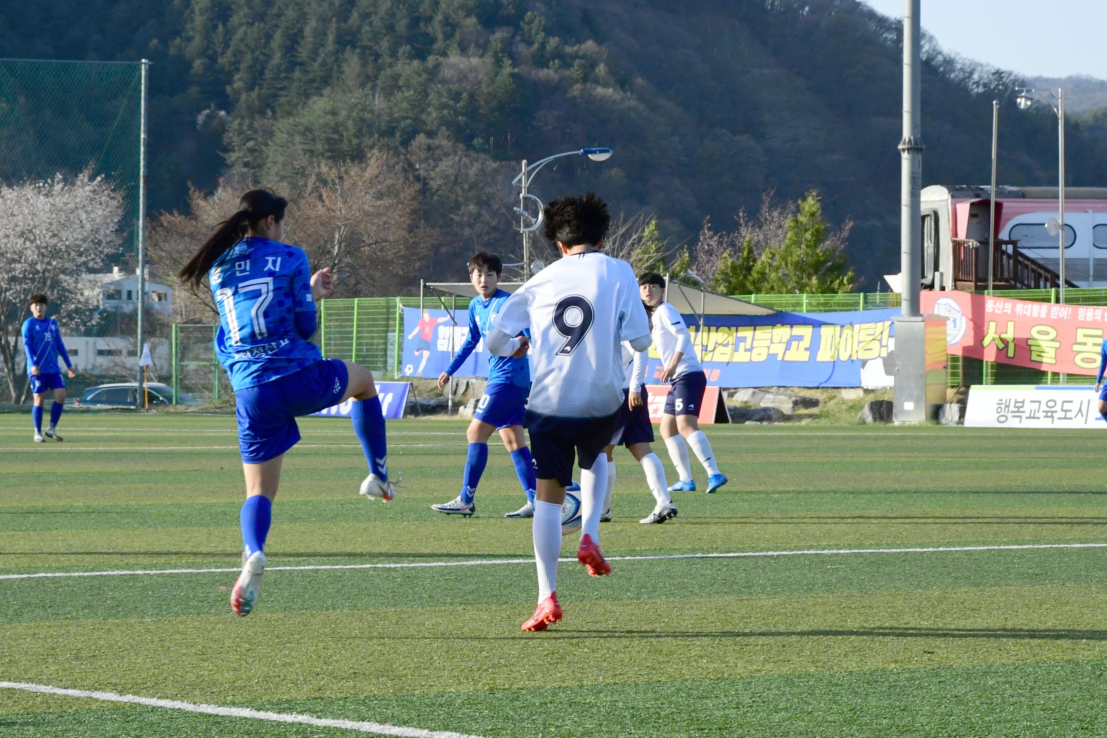 2021 행복교육도시화천 춘계한국여자축구연맹전 의 사진