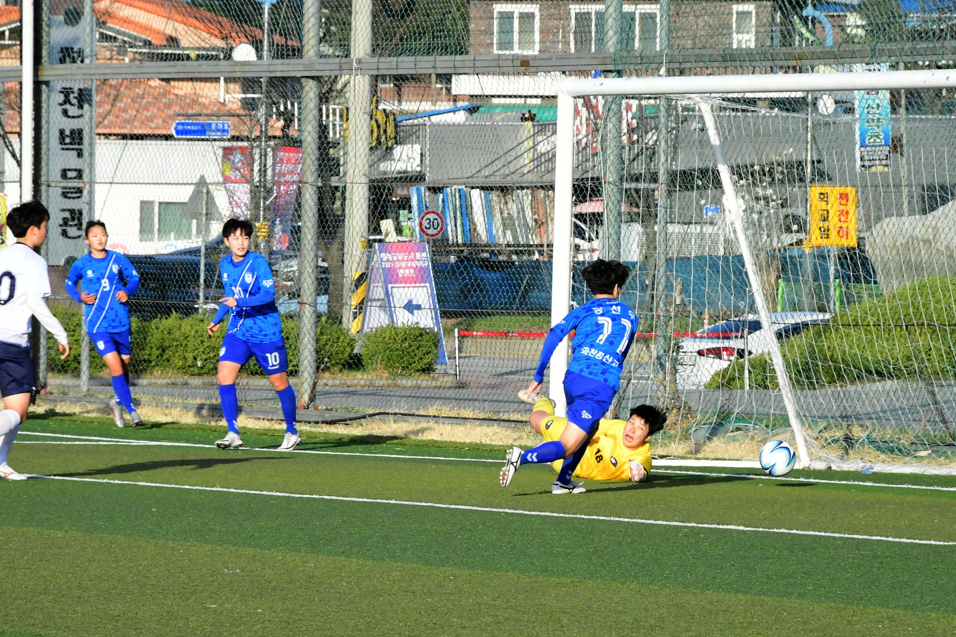 2021 행복교육도시화천 춘계한국여자축구연맹전 의 사진